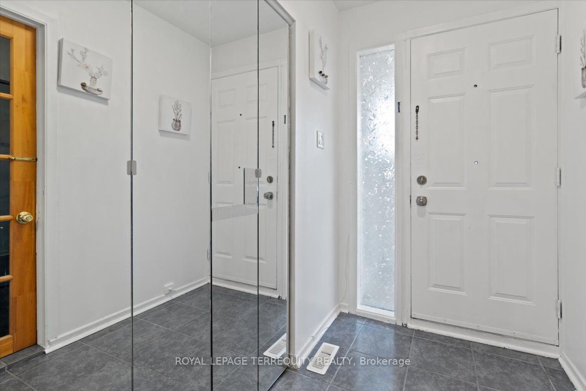 6 Masseygrove Crescent