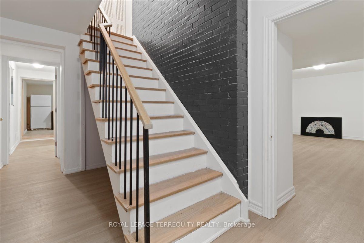 6 Masseygrove Crescent