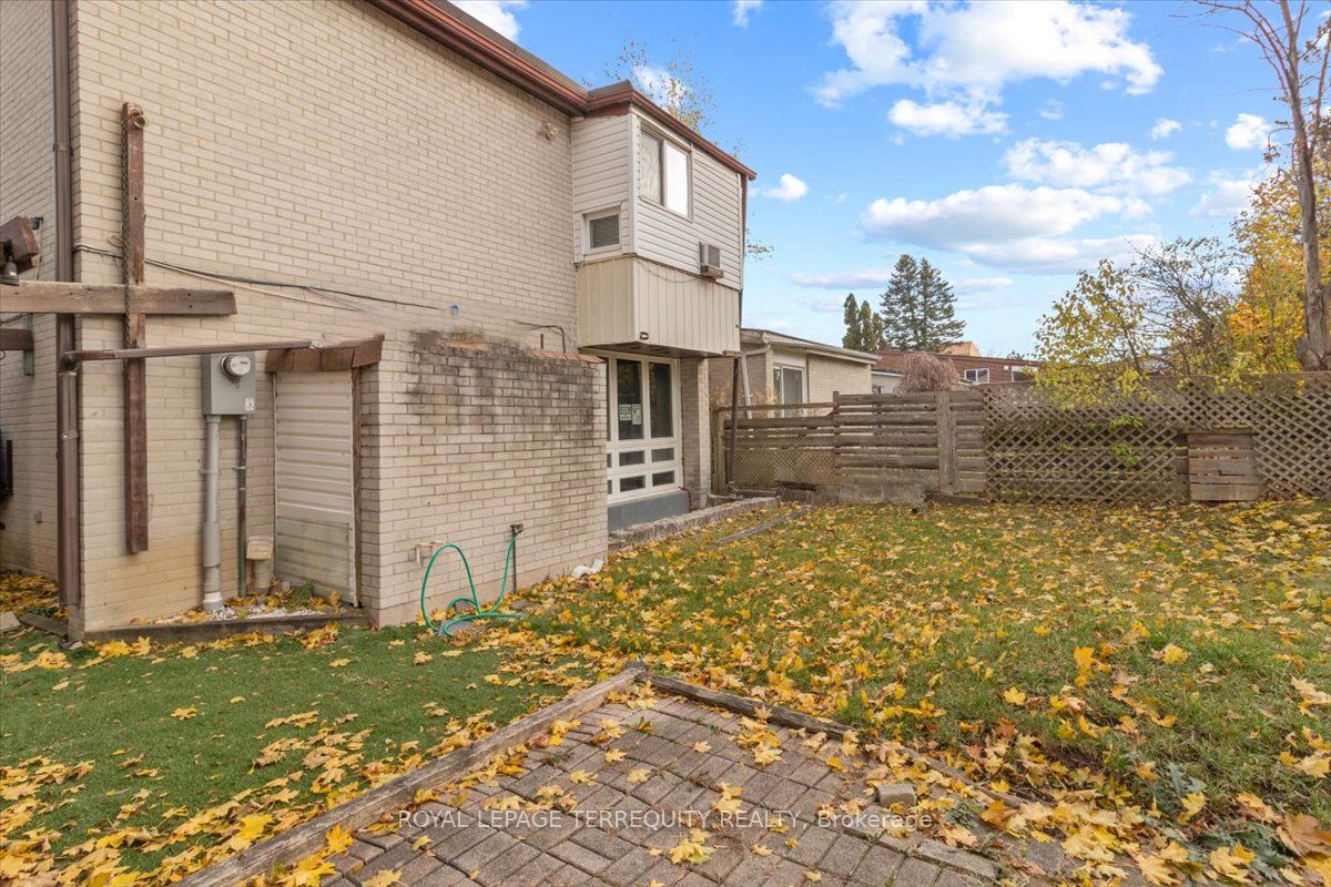 6 Masseygrove Crescent