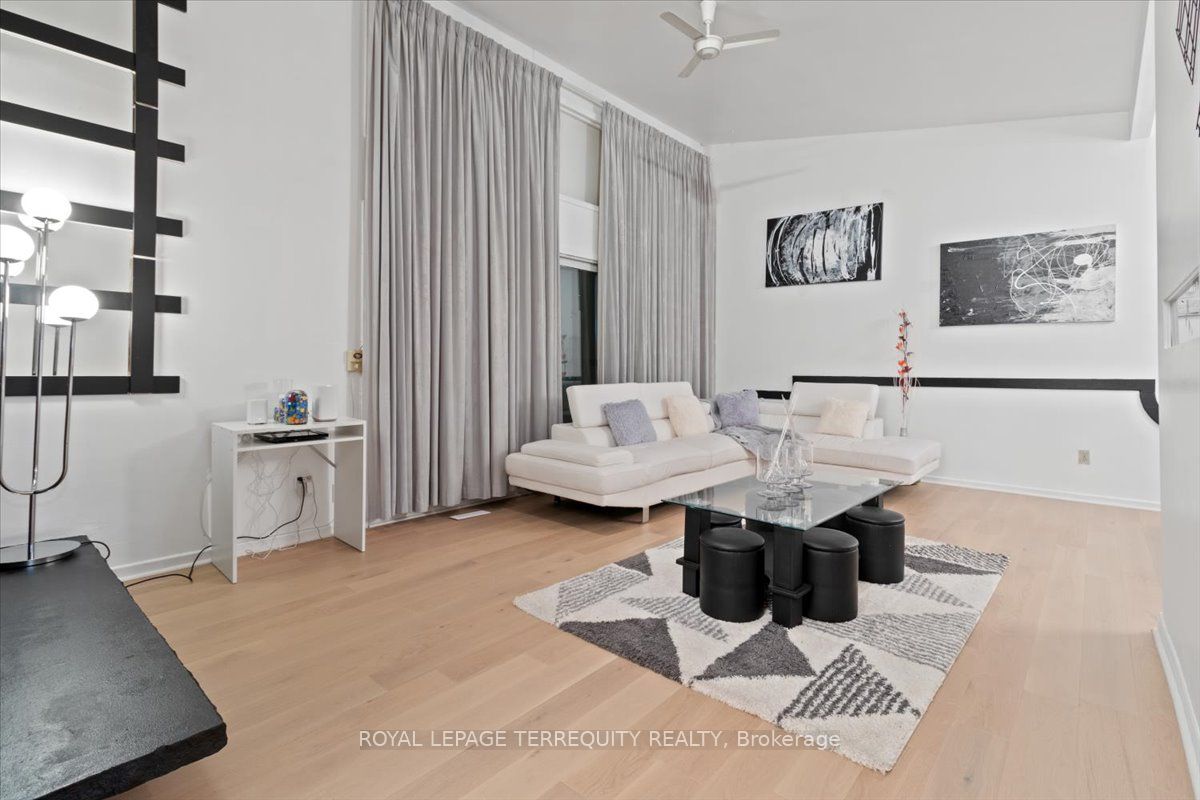 6 Masseygrove Crescent