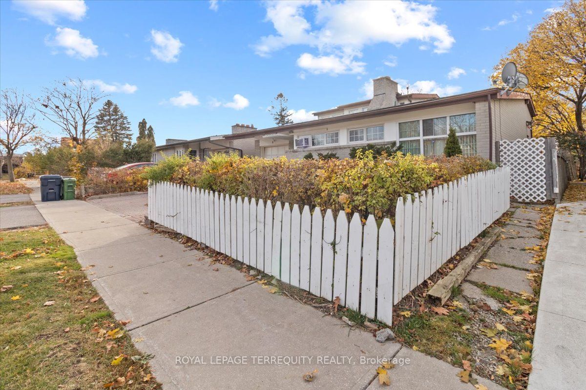 6 Masseygrove Crescent