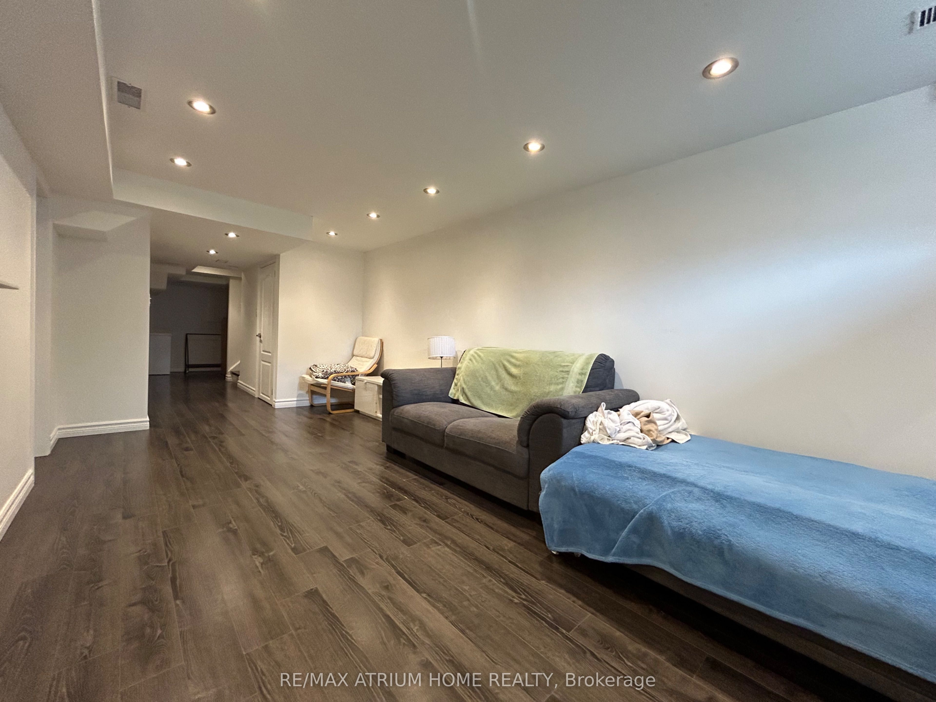 3077 Hawktail Crescent