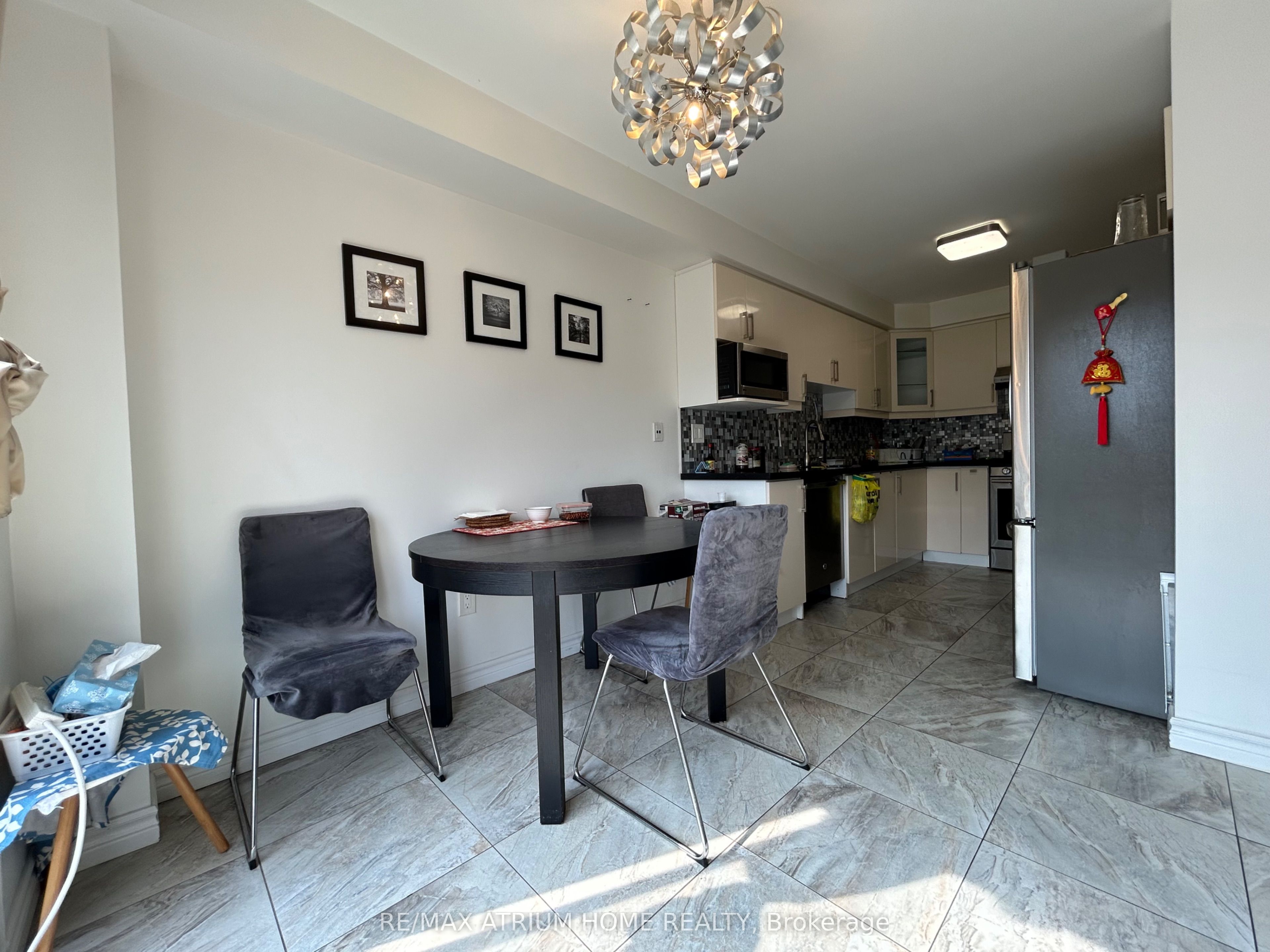 3077 Hawktail Crescent
