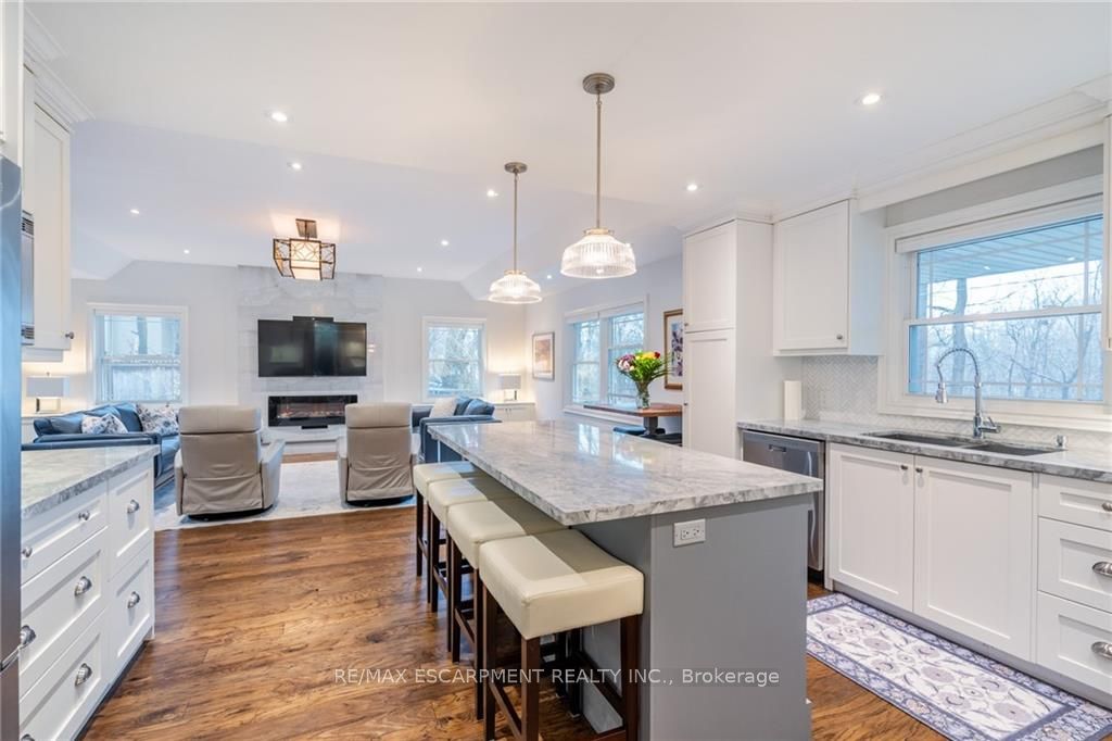 4306 Lakeshore Road