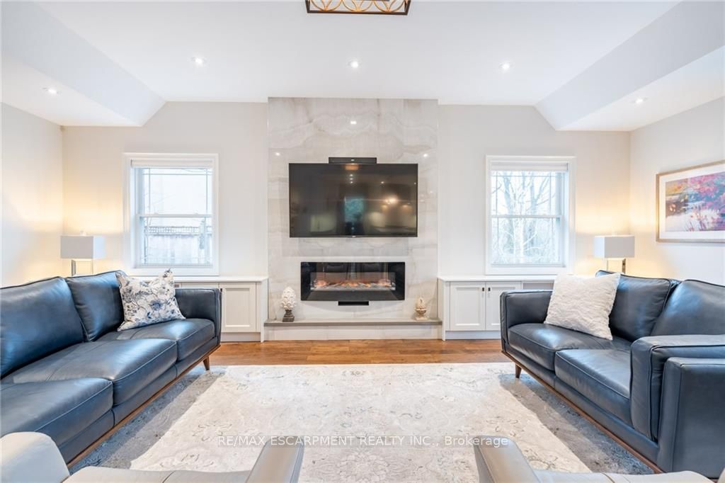 4306 Lakeshore Road