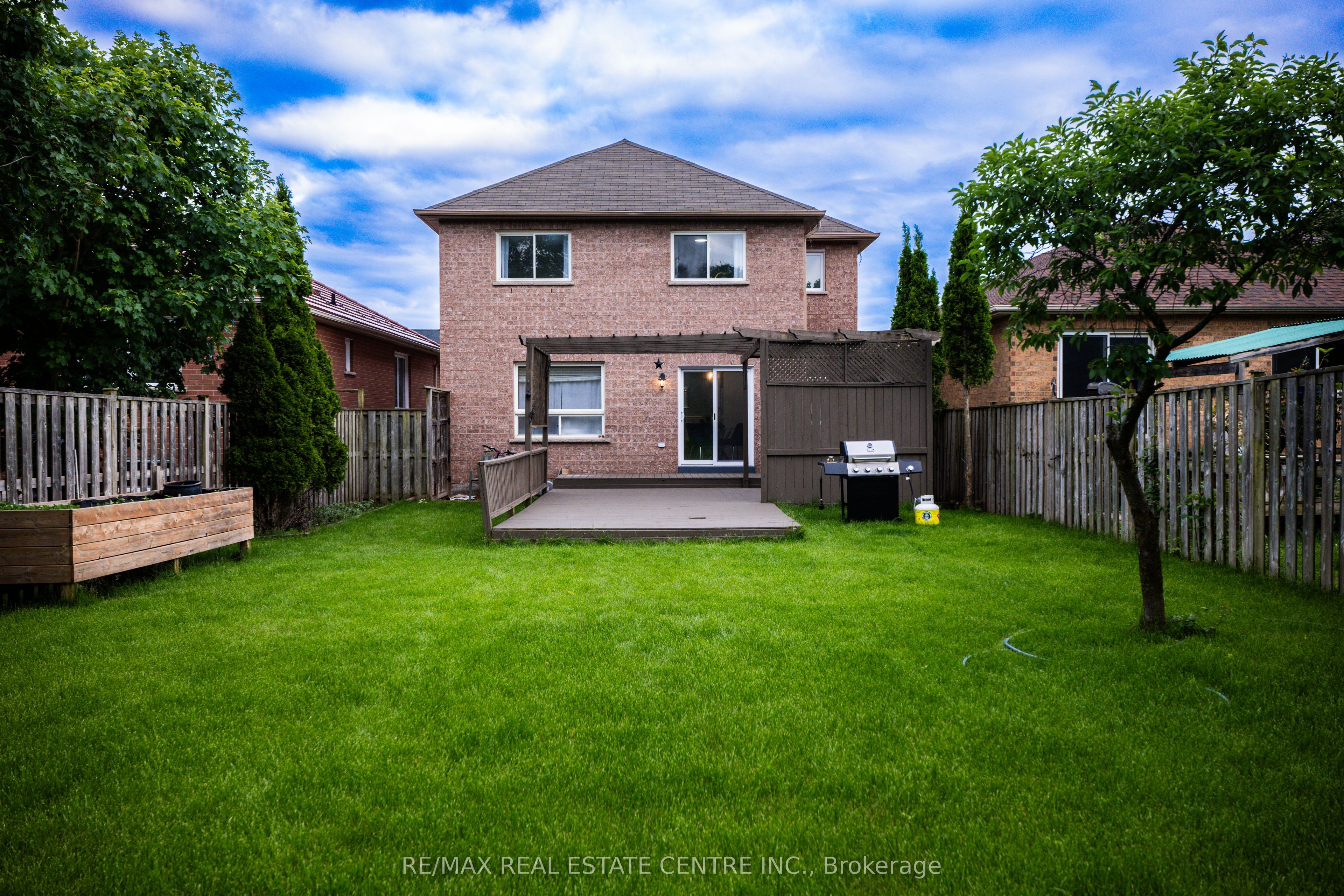 118 Mowat Crescent