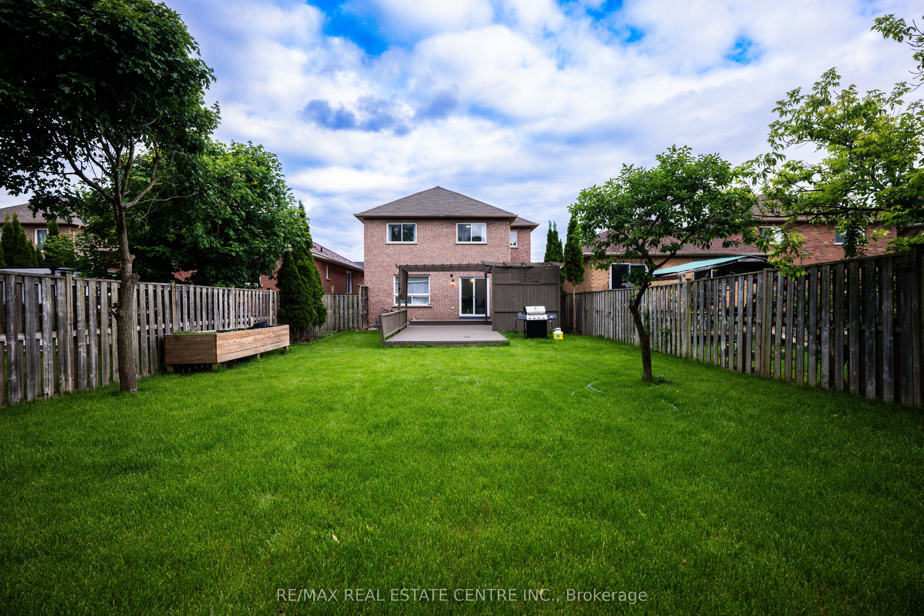 118 Mowat Crescent