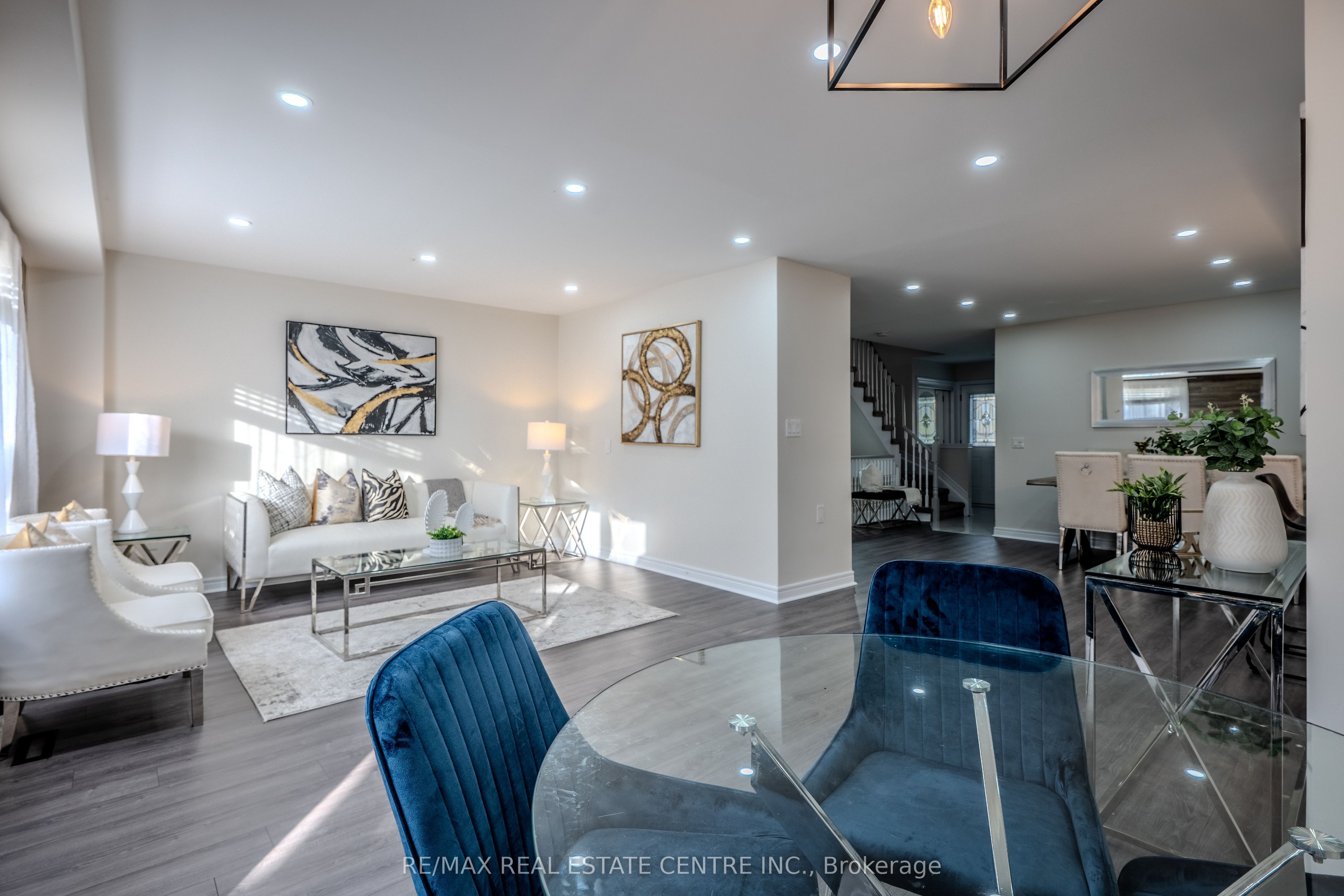 118 Mowat Crescent