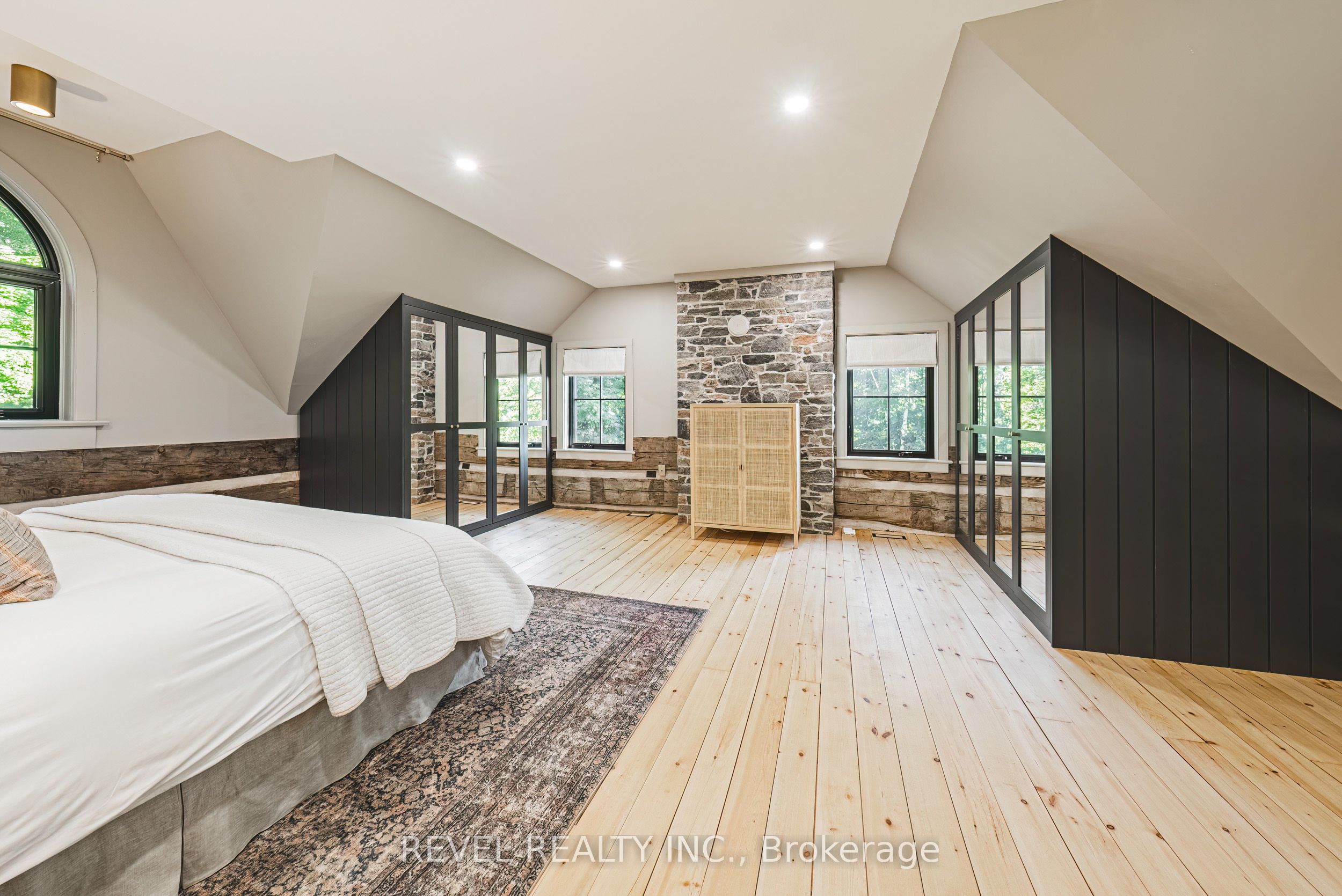 7399 Bell School Line