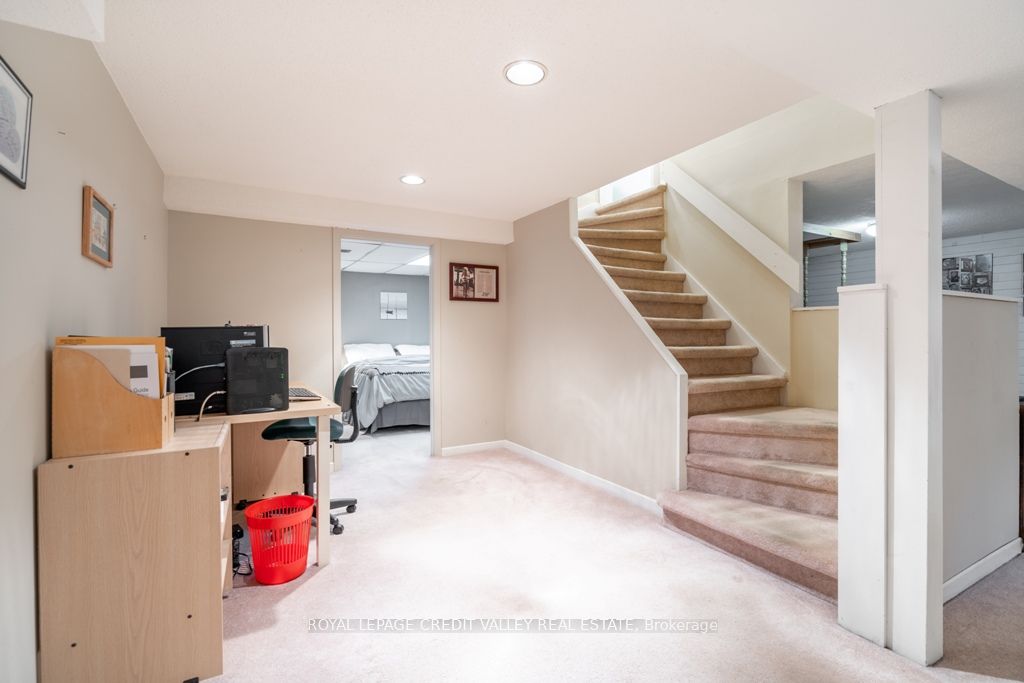 535 Taplow Crescent