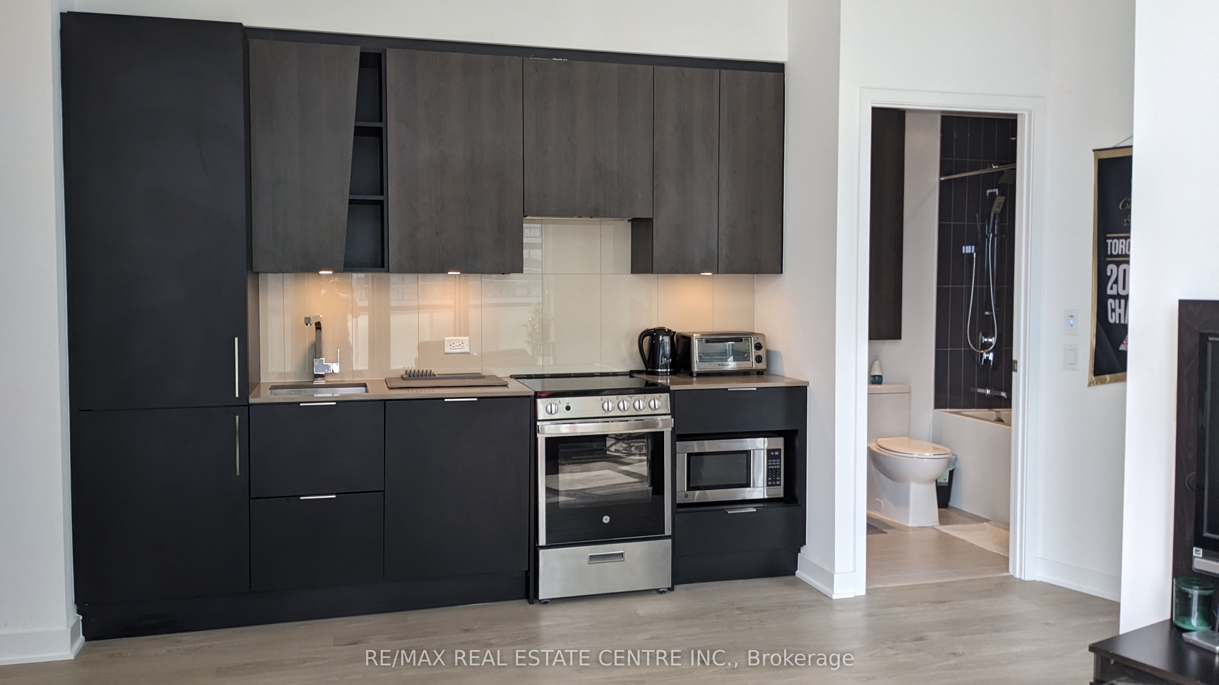 3900 Confederation Parkway, #302