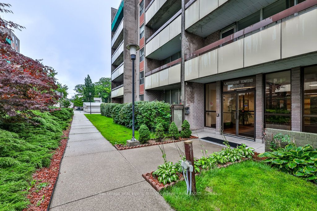 3625 Lake Shore Boulevard W, #302