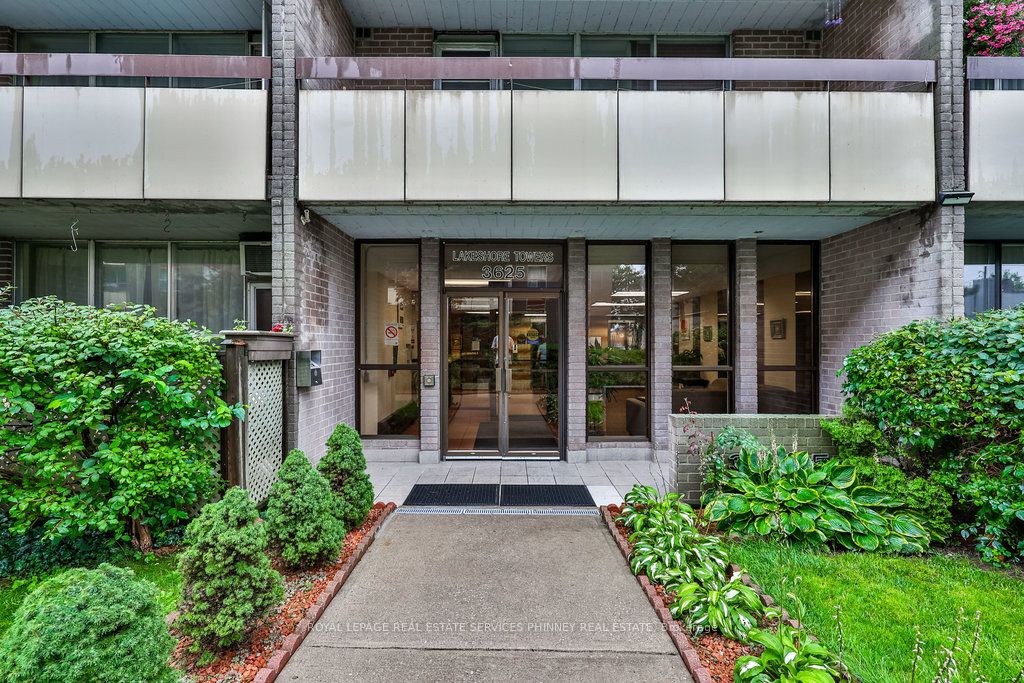 3625 Lake Shore Boulevard W, #302