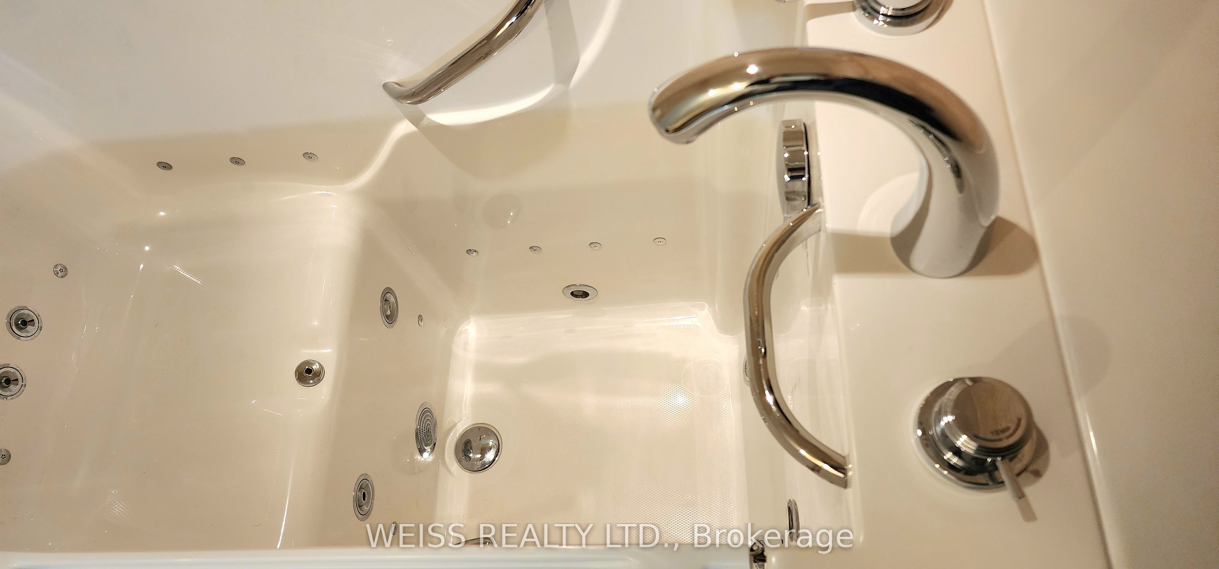 2737 Keele Street, #402