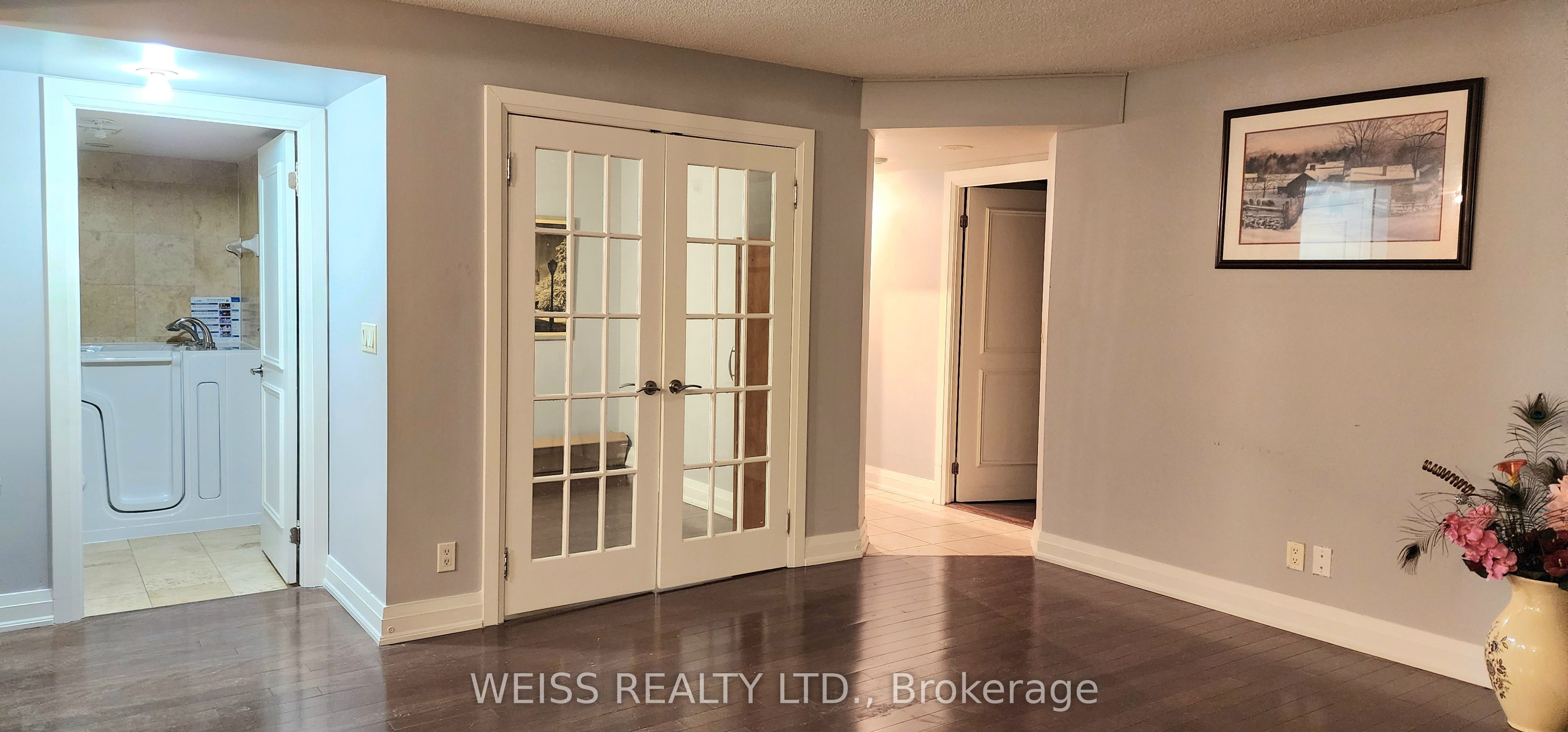 2737 Keele Street, #402