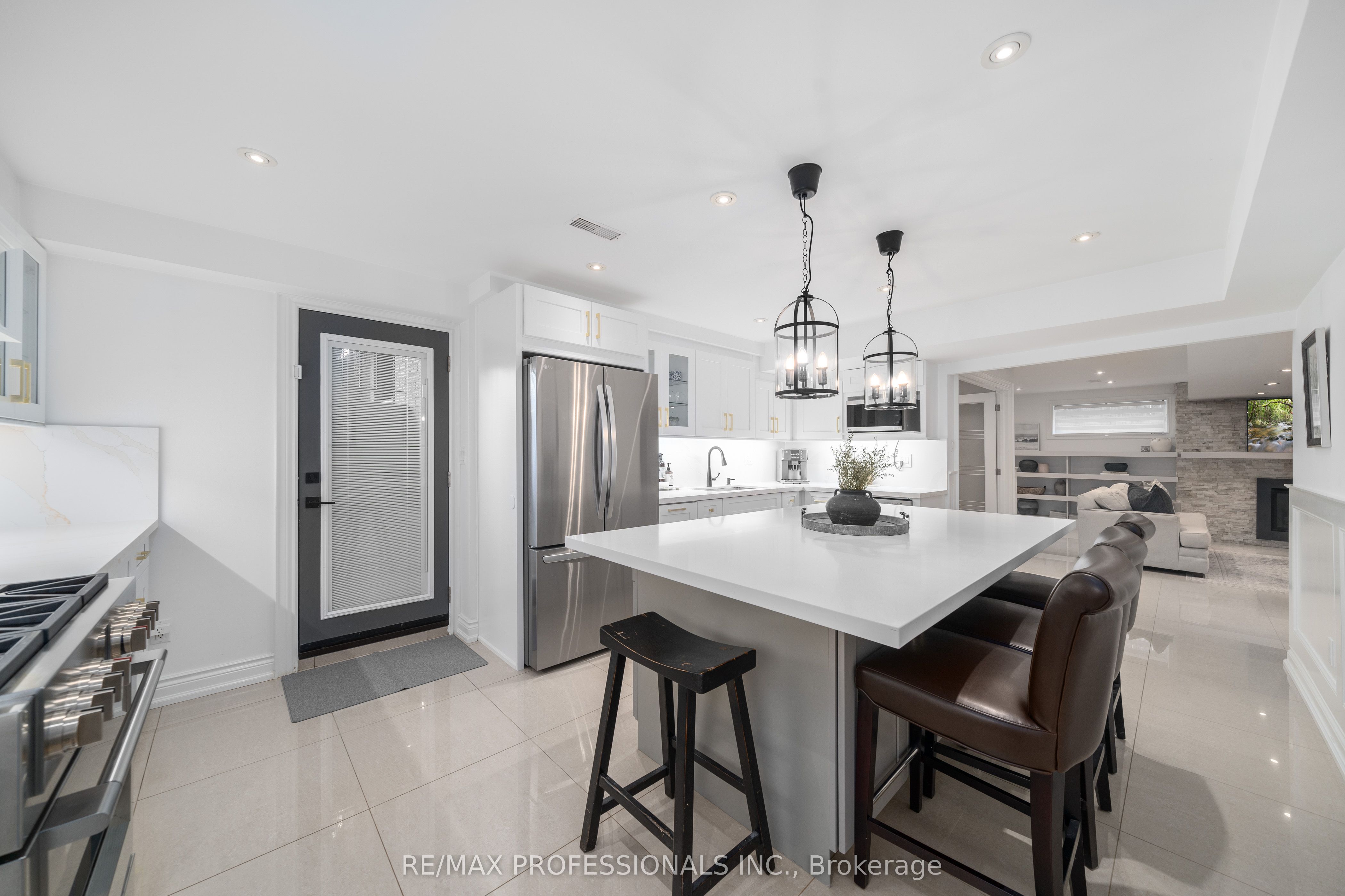 182 Gracefield Avenue