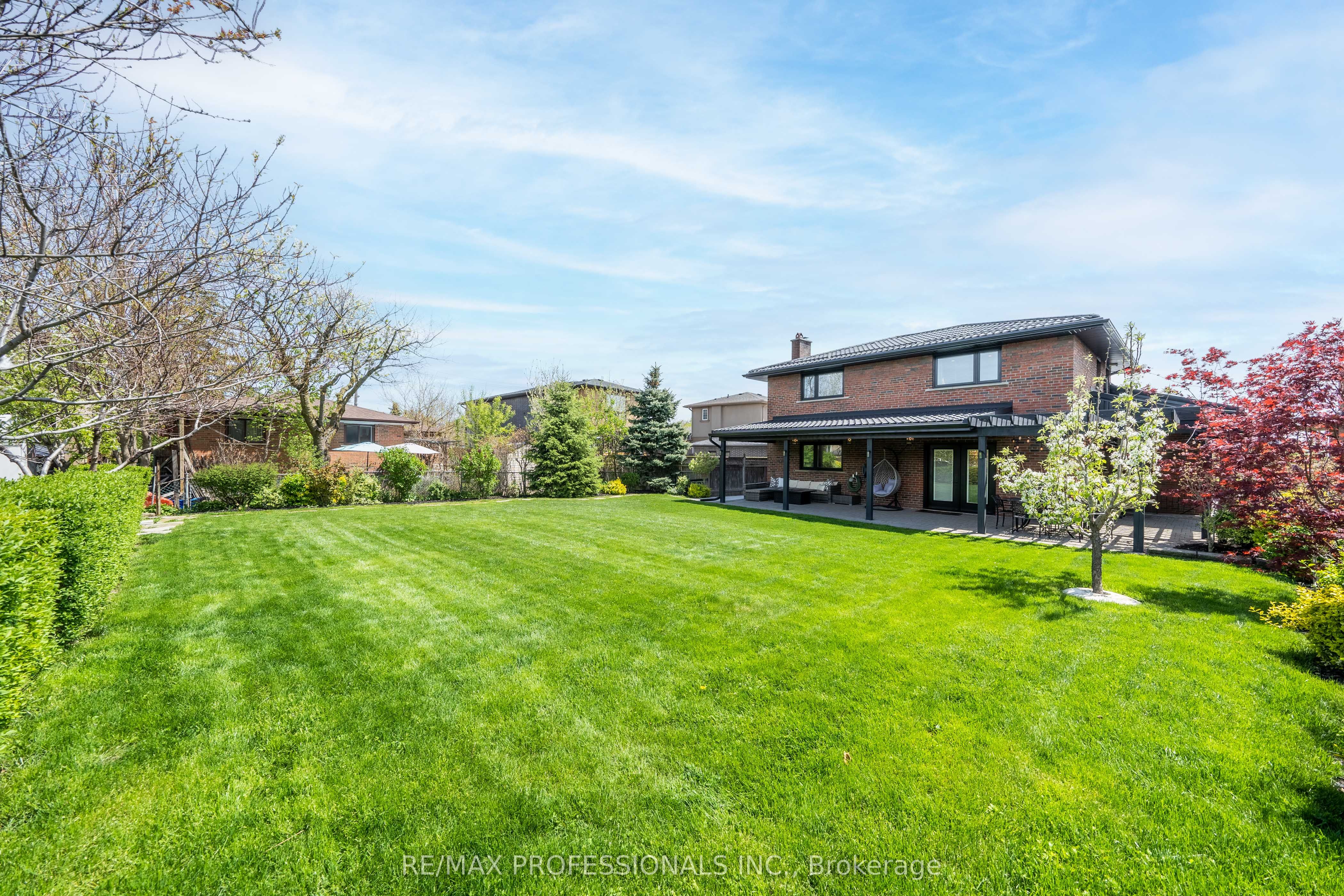 182 Gracefield Avenue