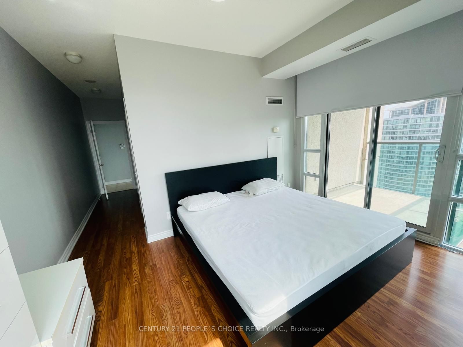208 Enfield Place, #3303