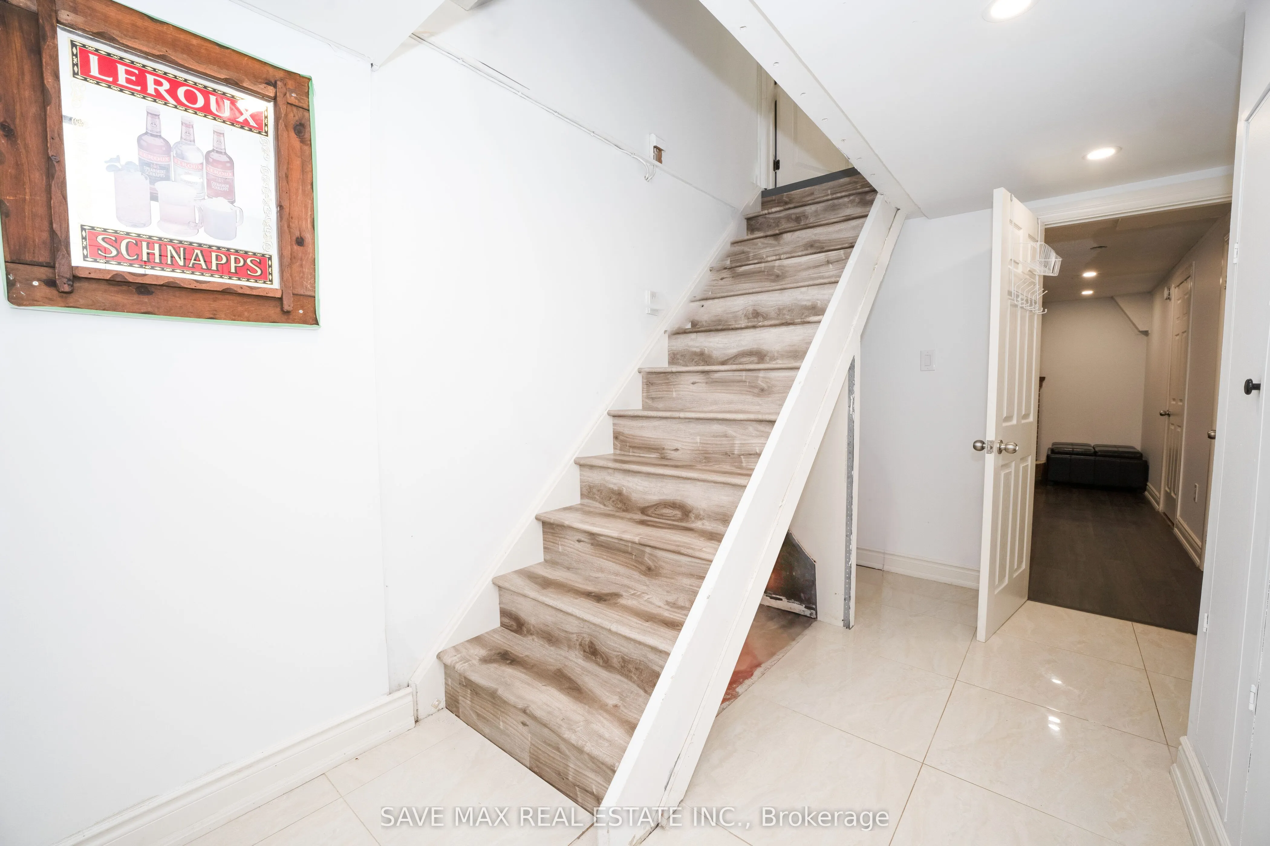 26 Gilmore Drive N