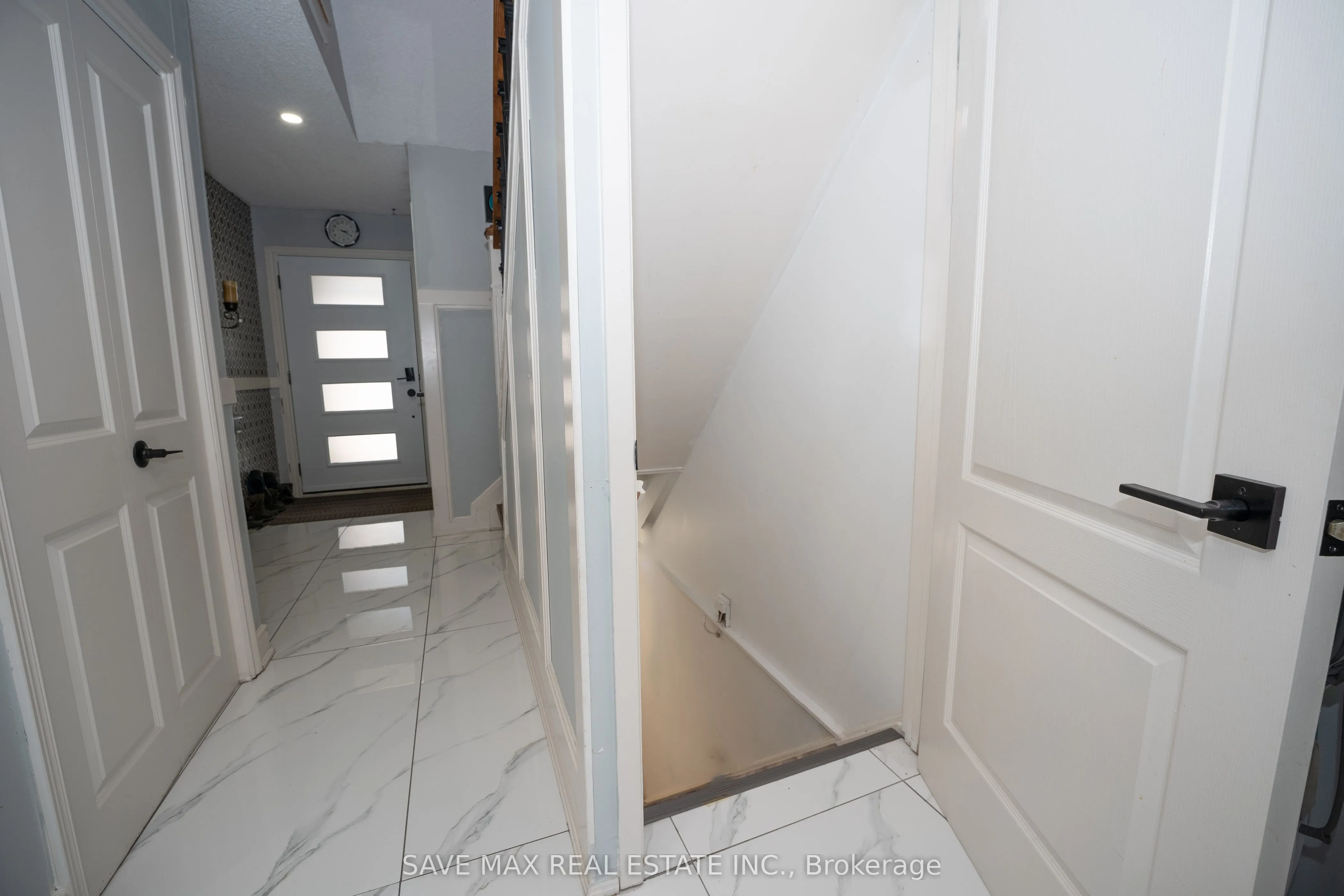 26 Gilmore Drive N
