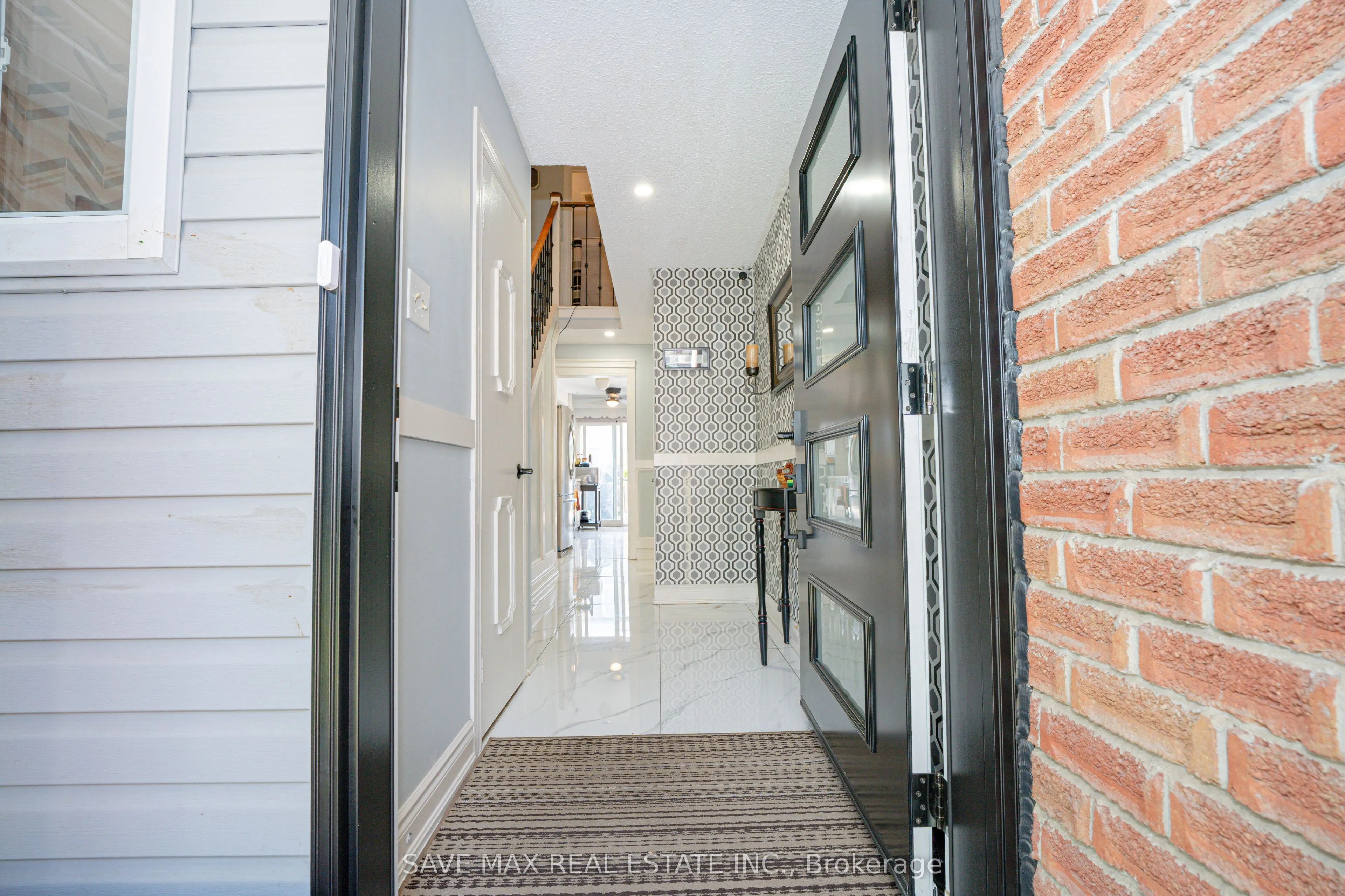 26 Gilmore Drive N