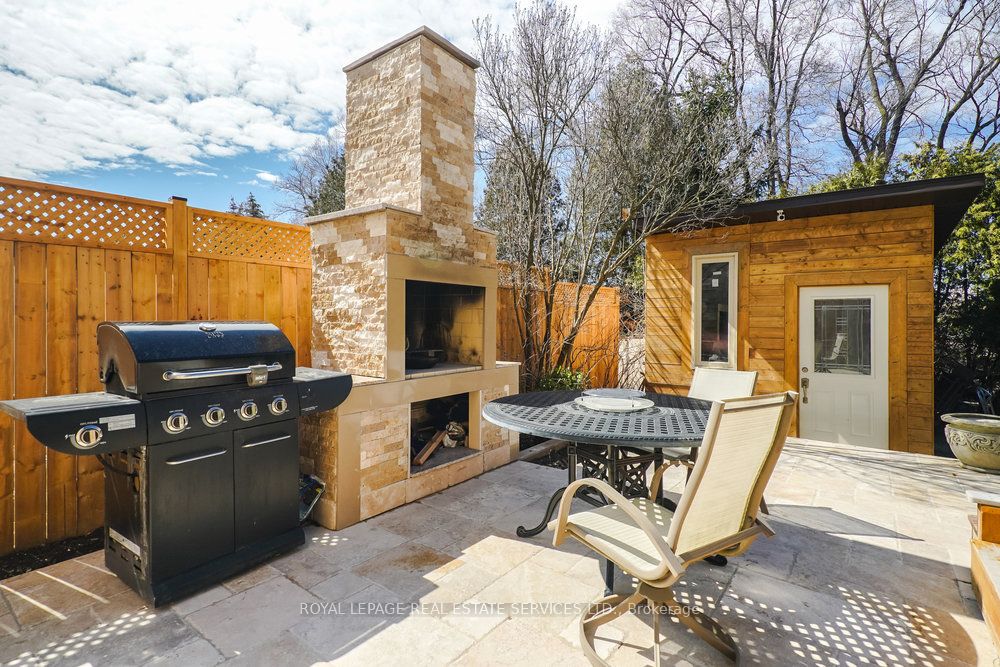 1211 Pinegrove Road