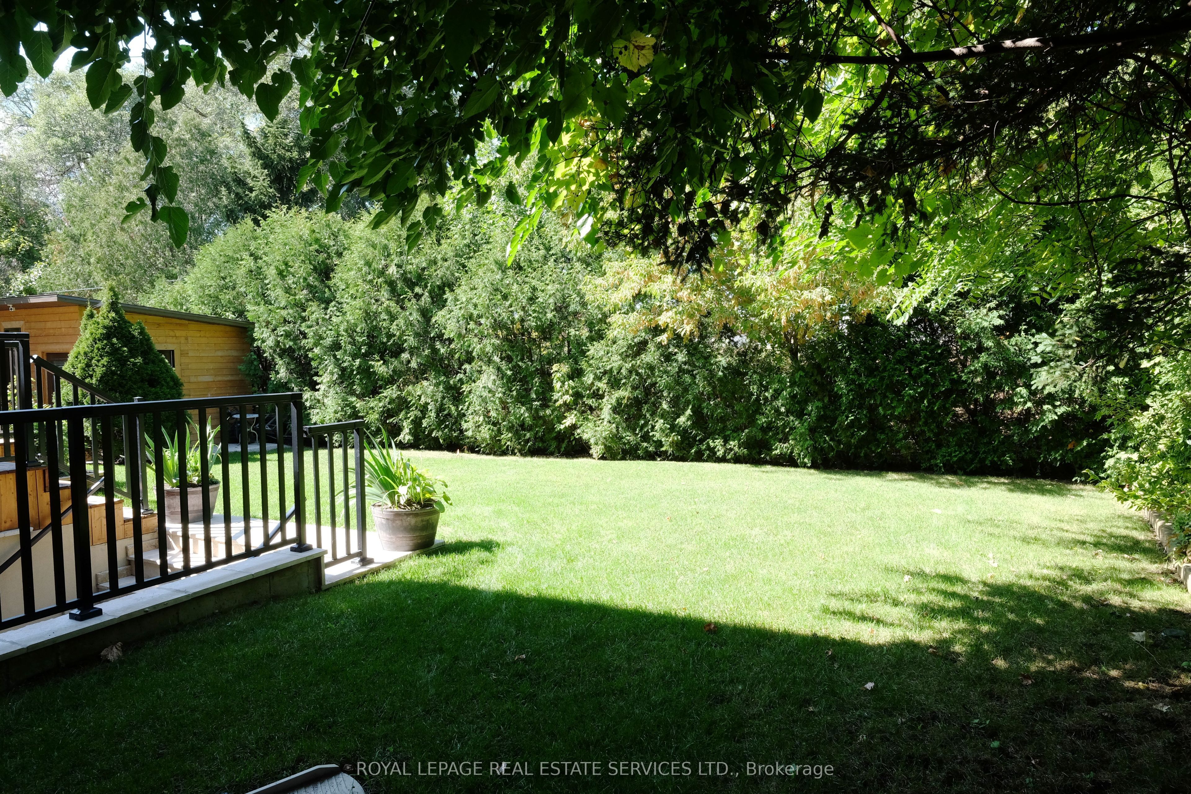 1211 Pinegrove Road