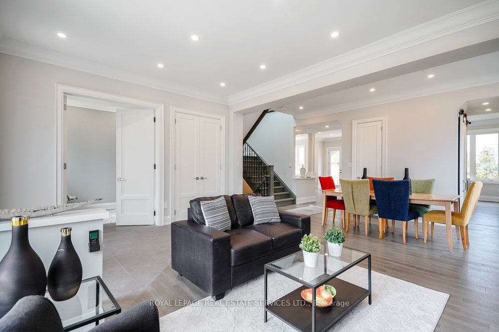 1211 Pinegrove Road
