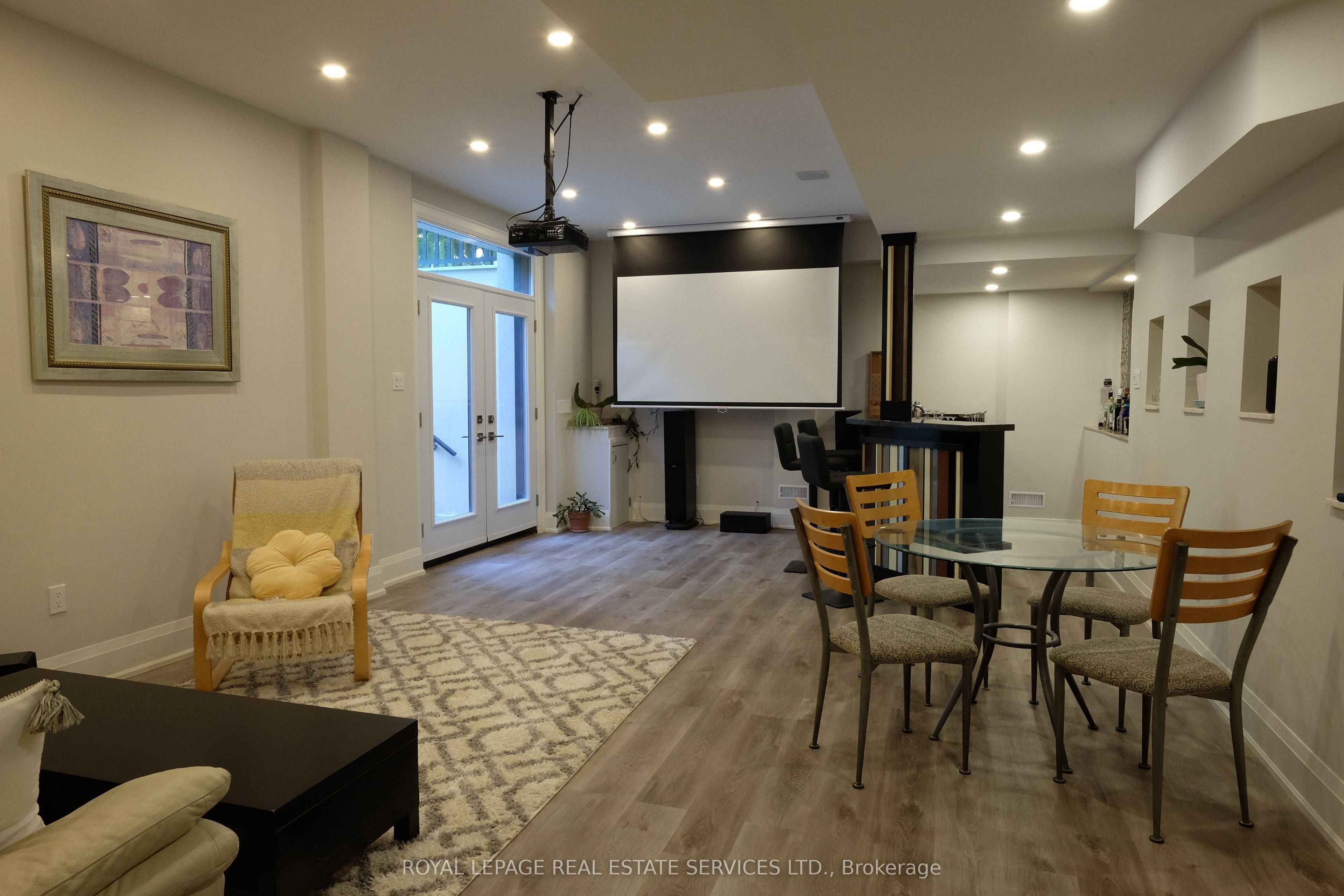 1211 Pinegrove Road