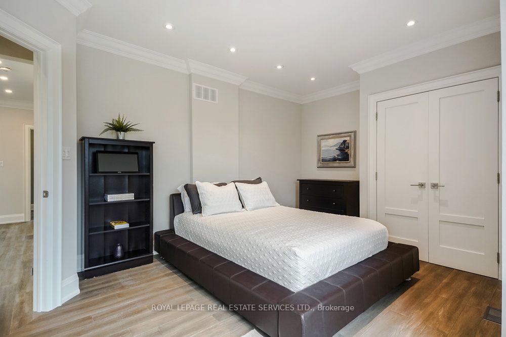 1211 Pinegrove Road