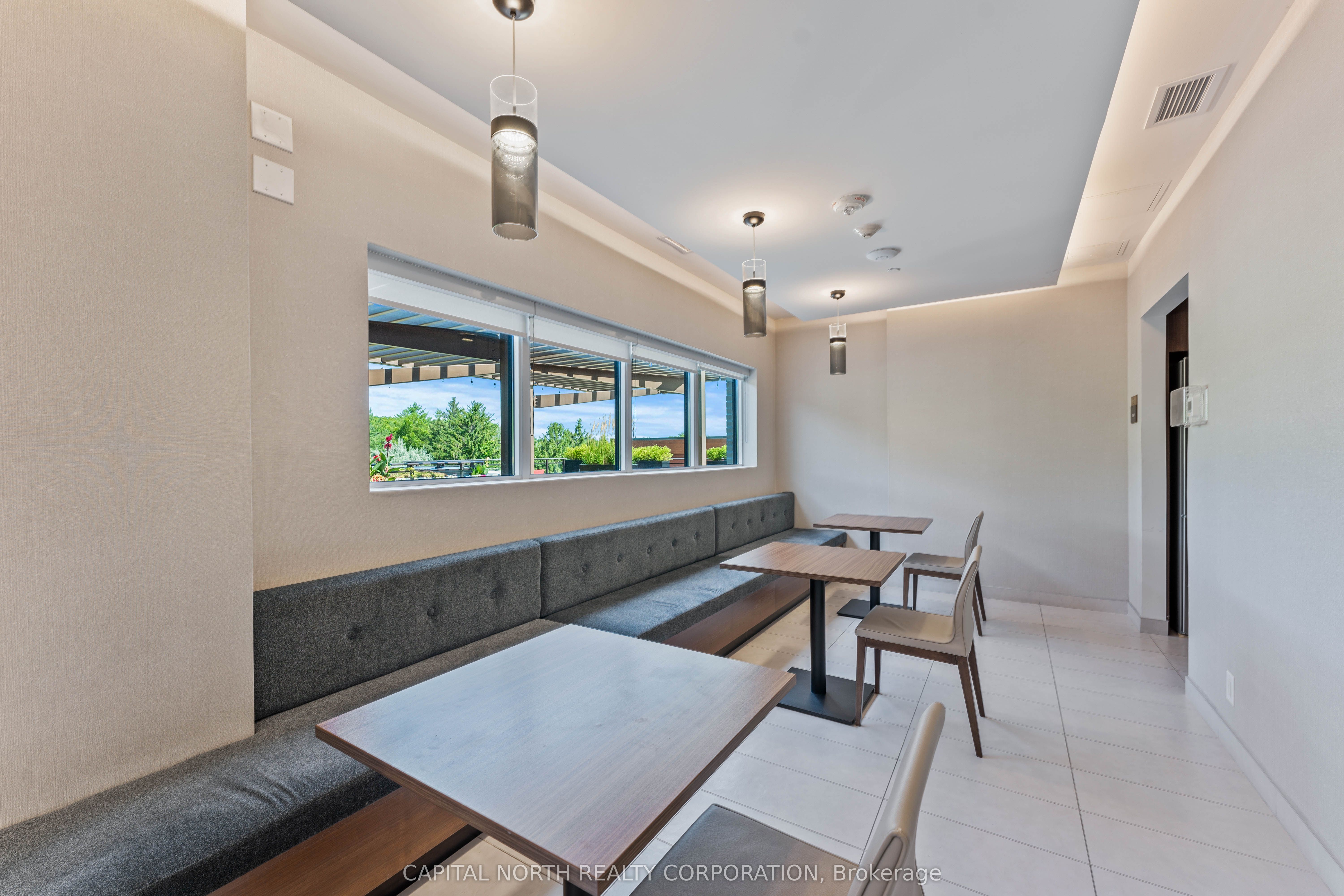 1575 Lakeshore Road W #270