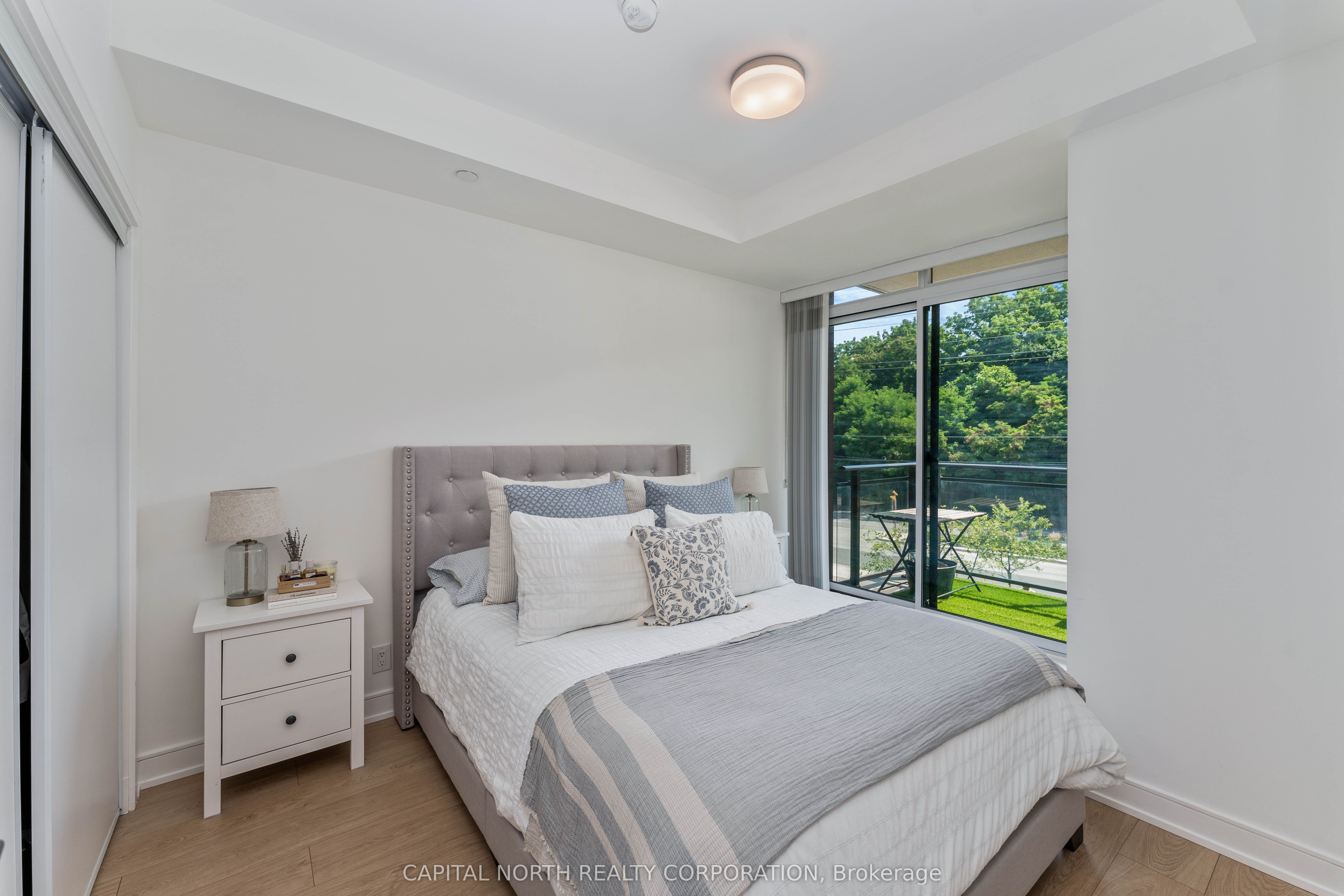 1575 Lakeshore Road W #270