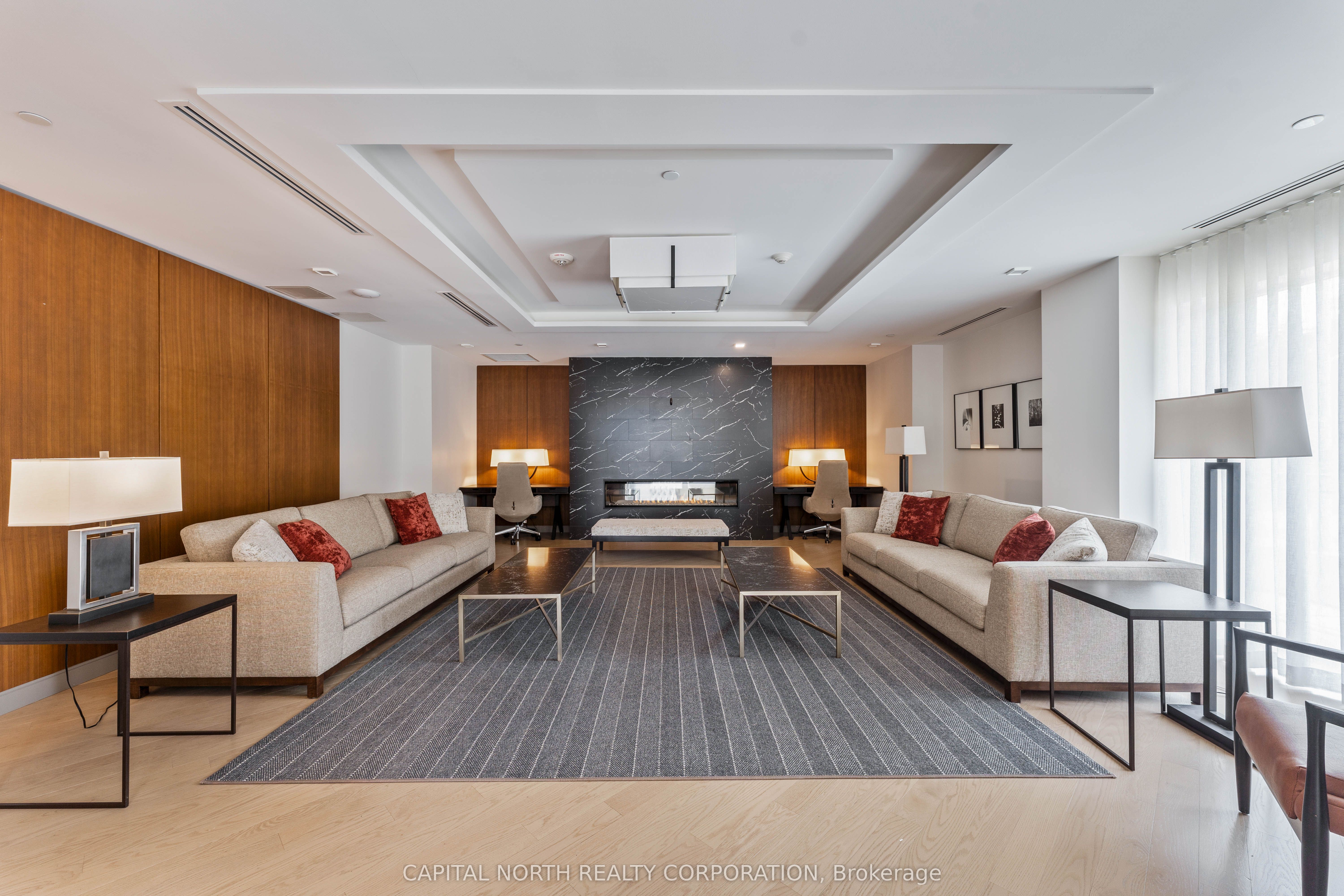 1575 Lakeshore Road W #270
