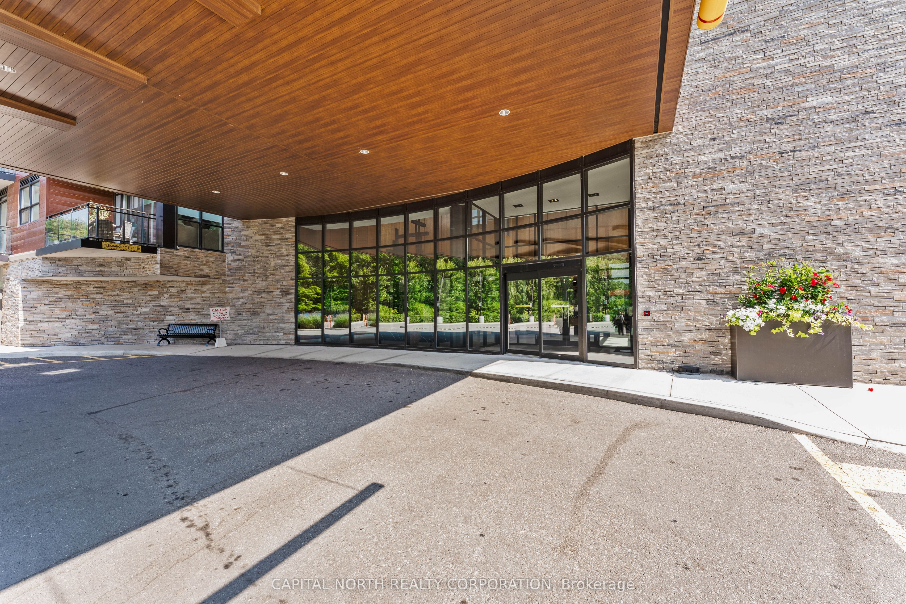1575 Lakeshore Road W #270