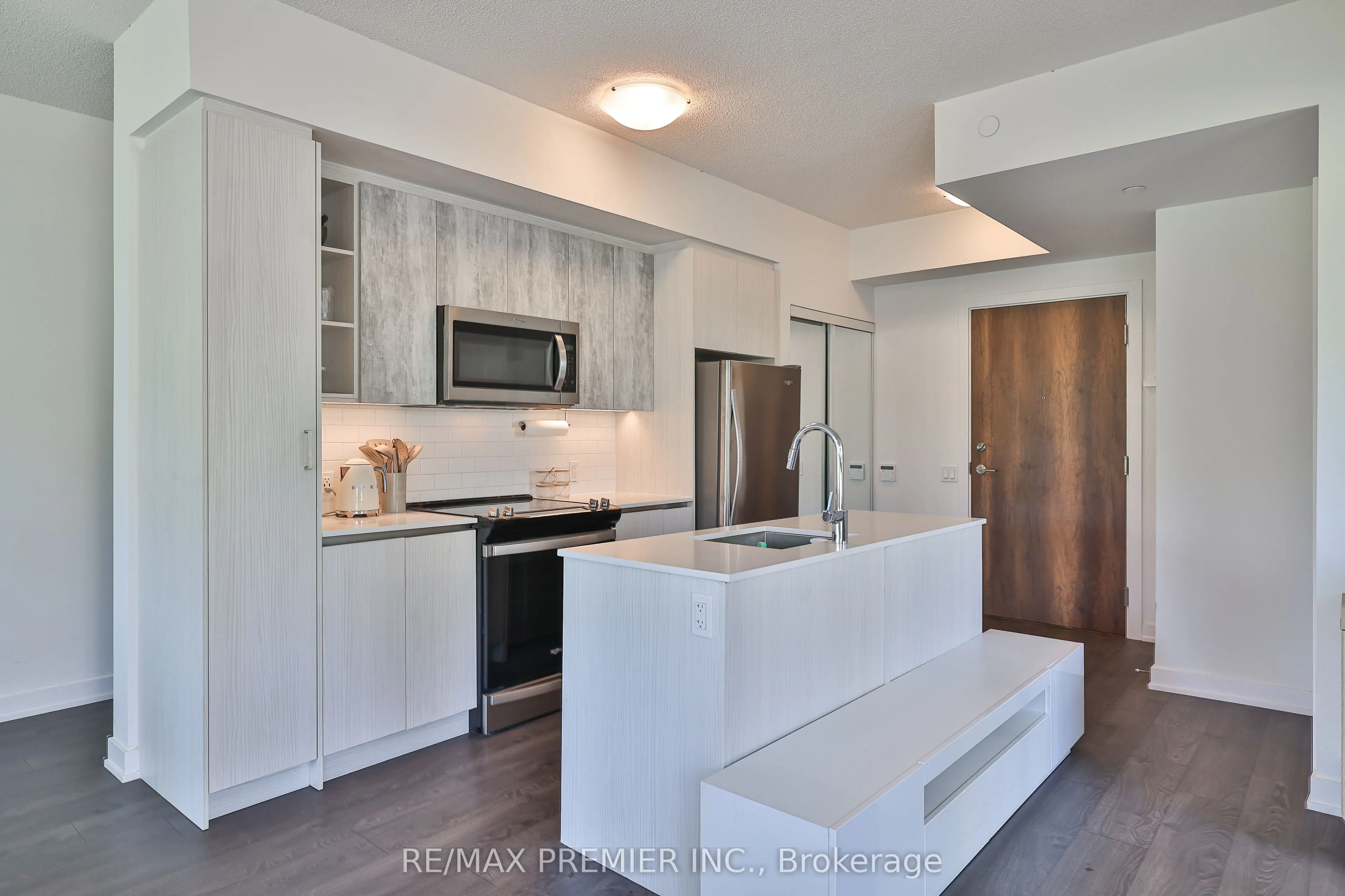 251 Manitoba Street, #116