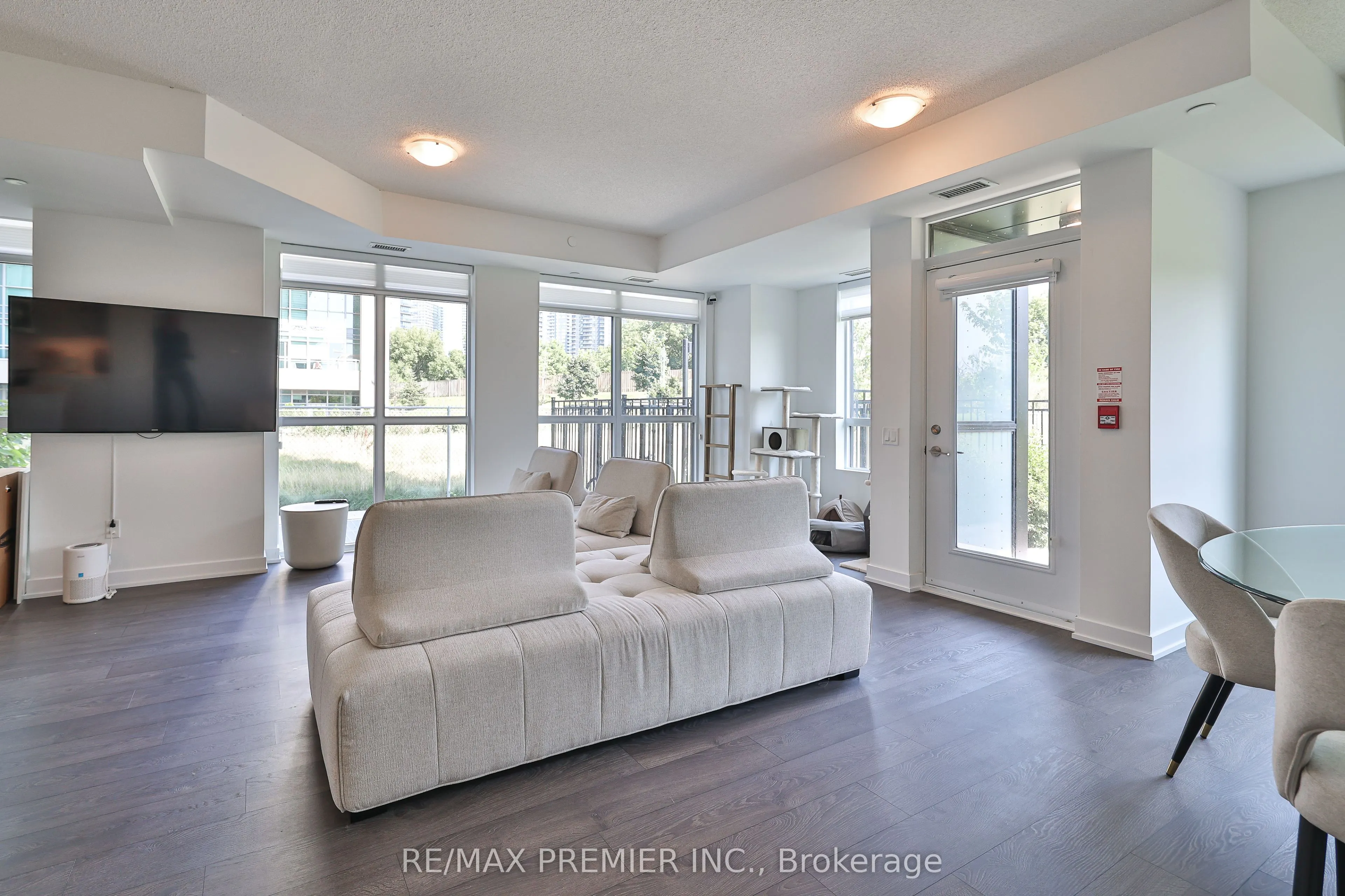 251 Manitoba Street, #116