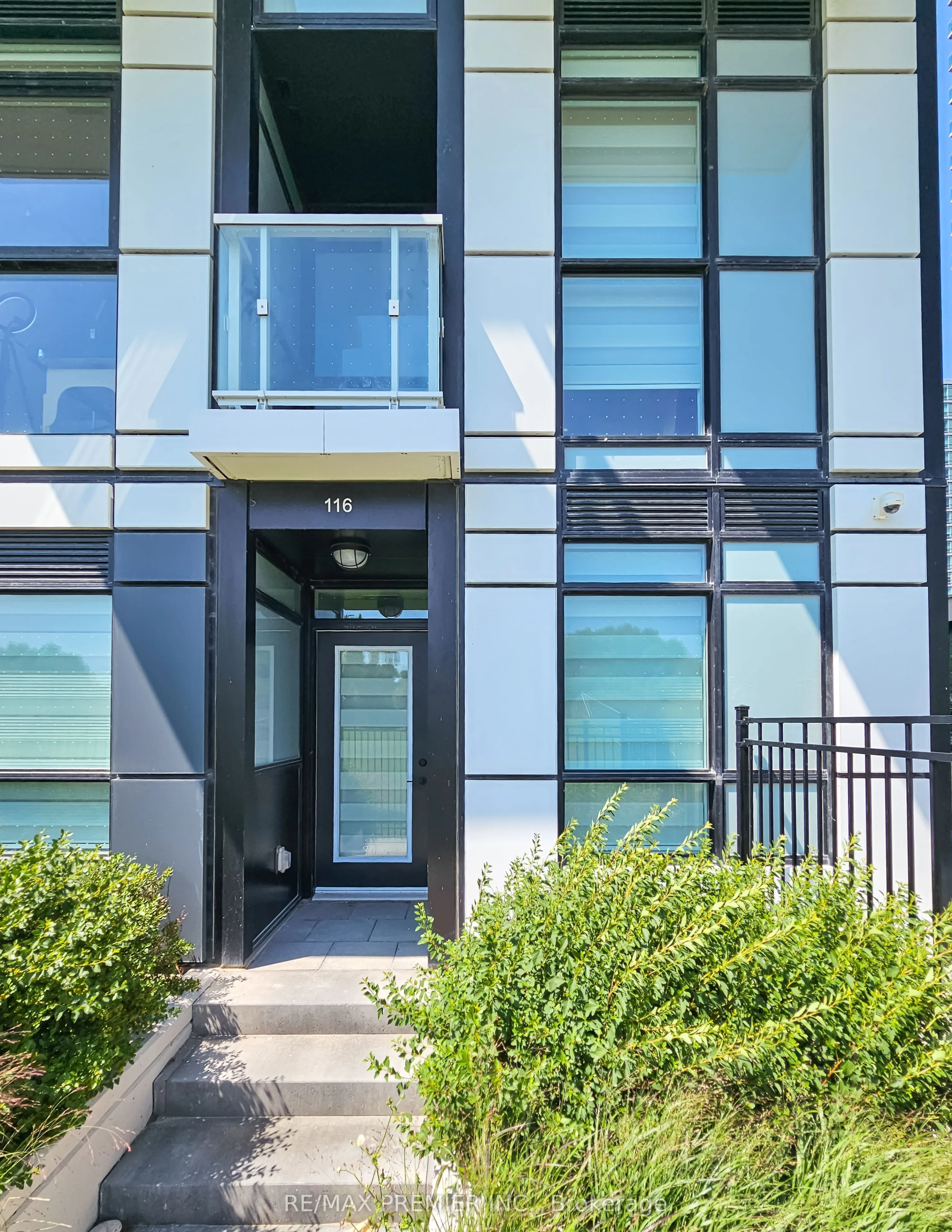 251 Manitoba Street, #116