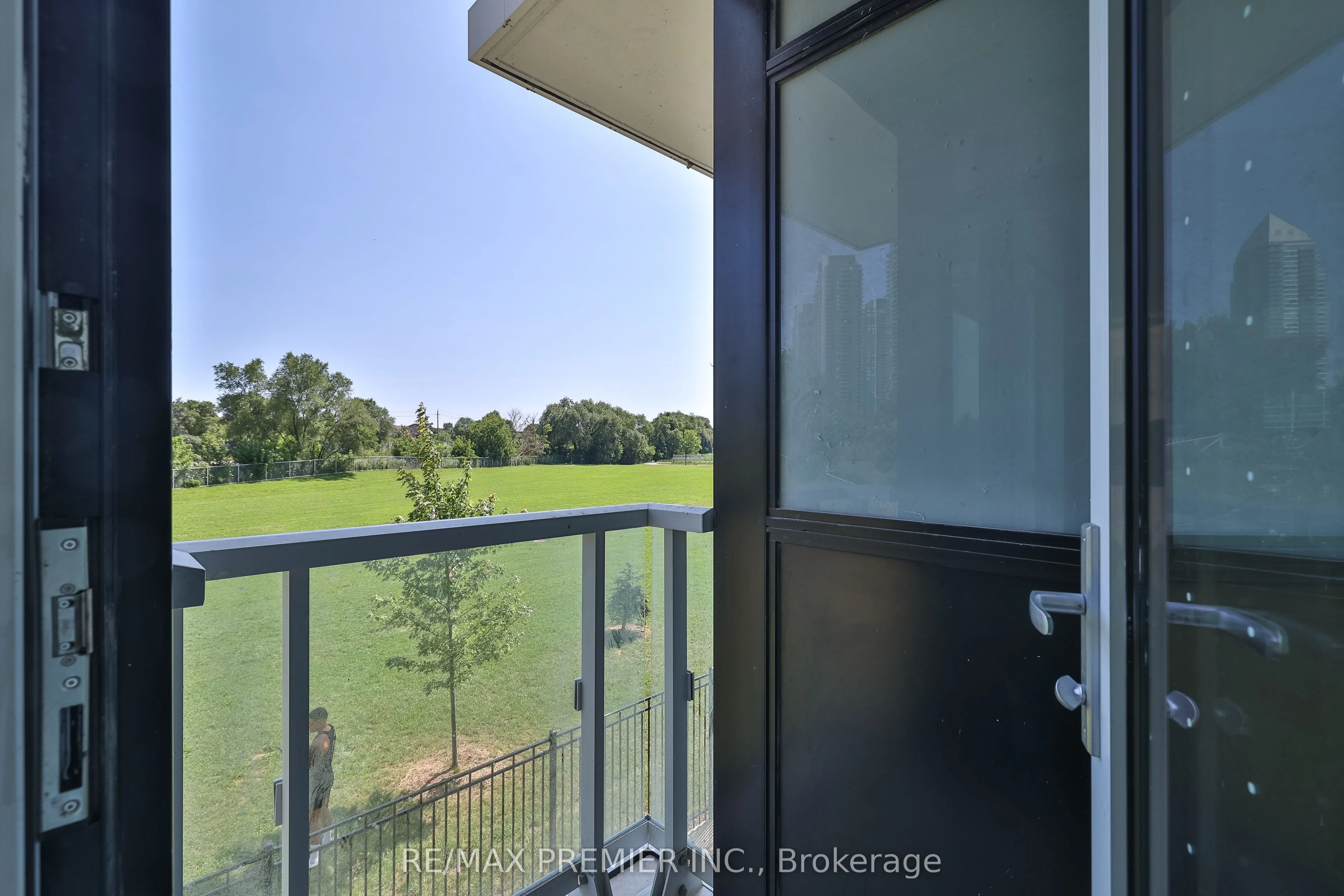 251 Manitoba Street, #116