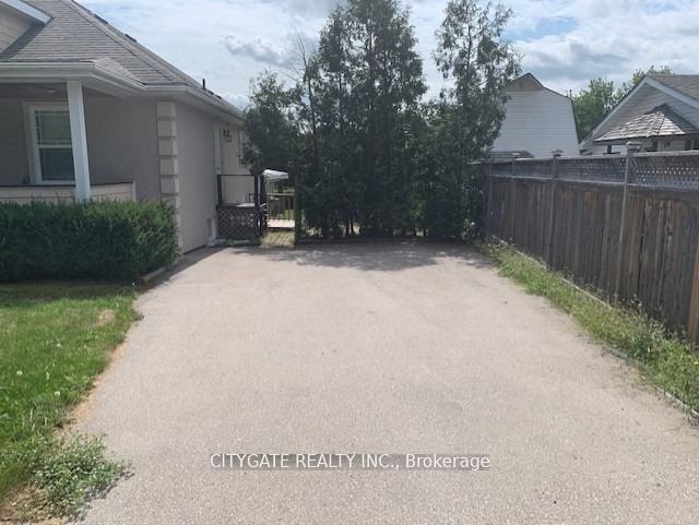 542 guelph Street, ##B