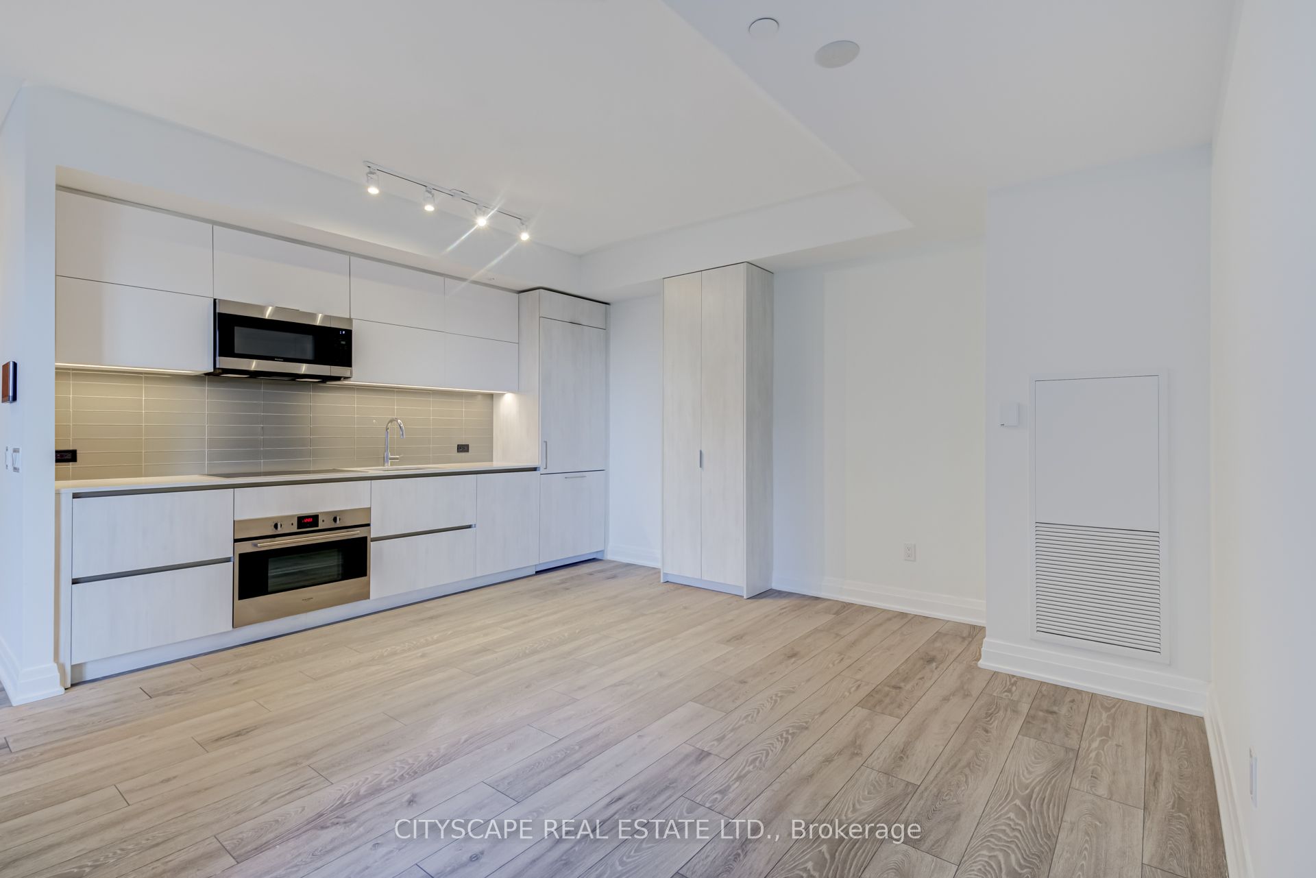 21 Park Street E #601