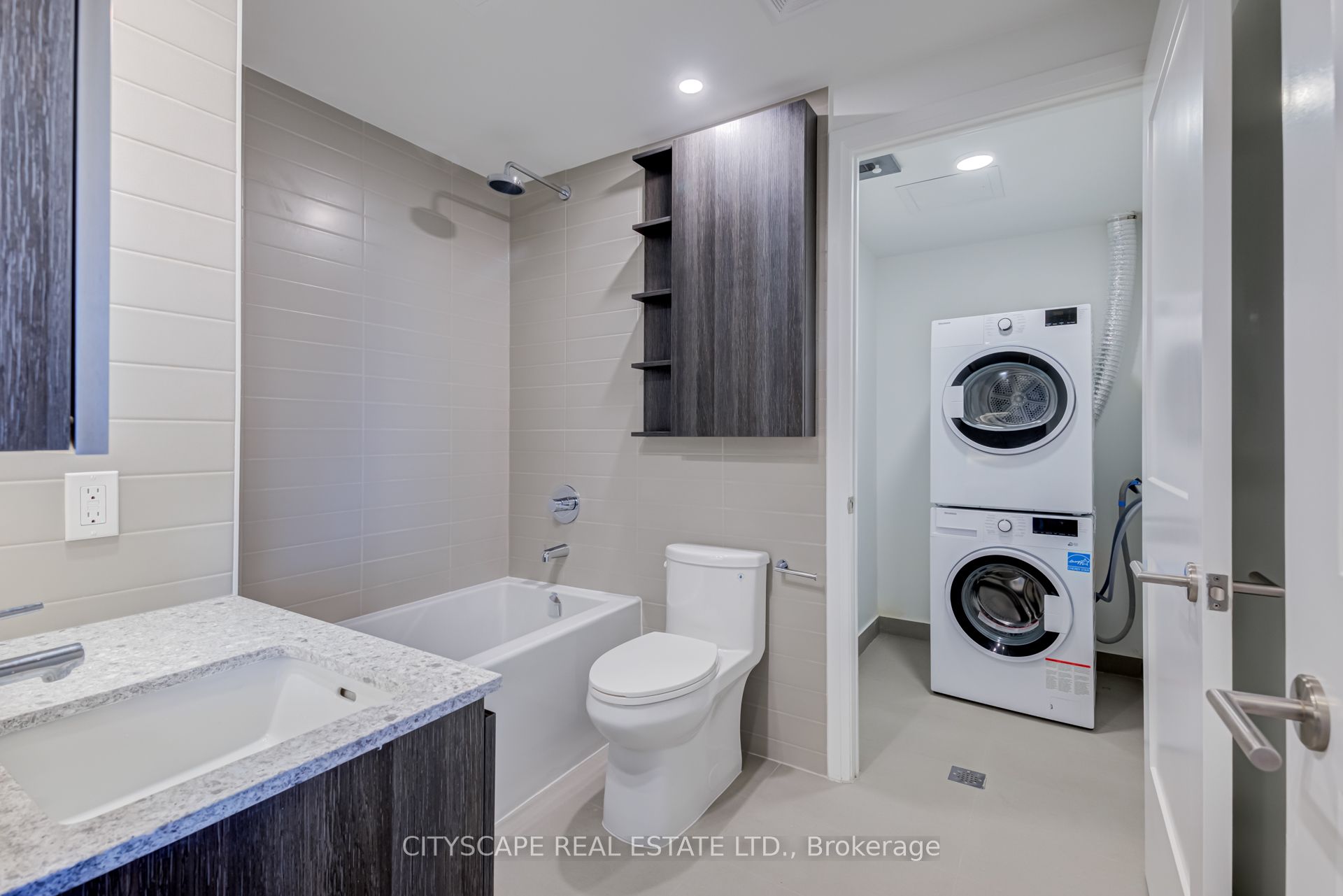 21 Park Street E #601