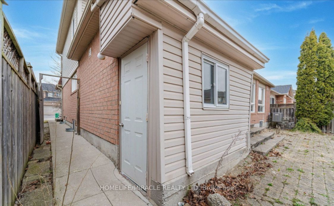 6 Mistybrook Crescent