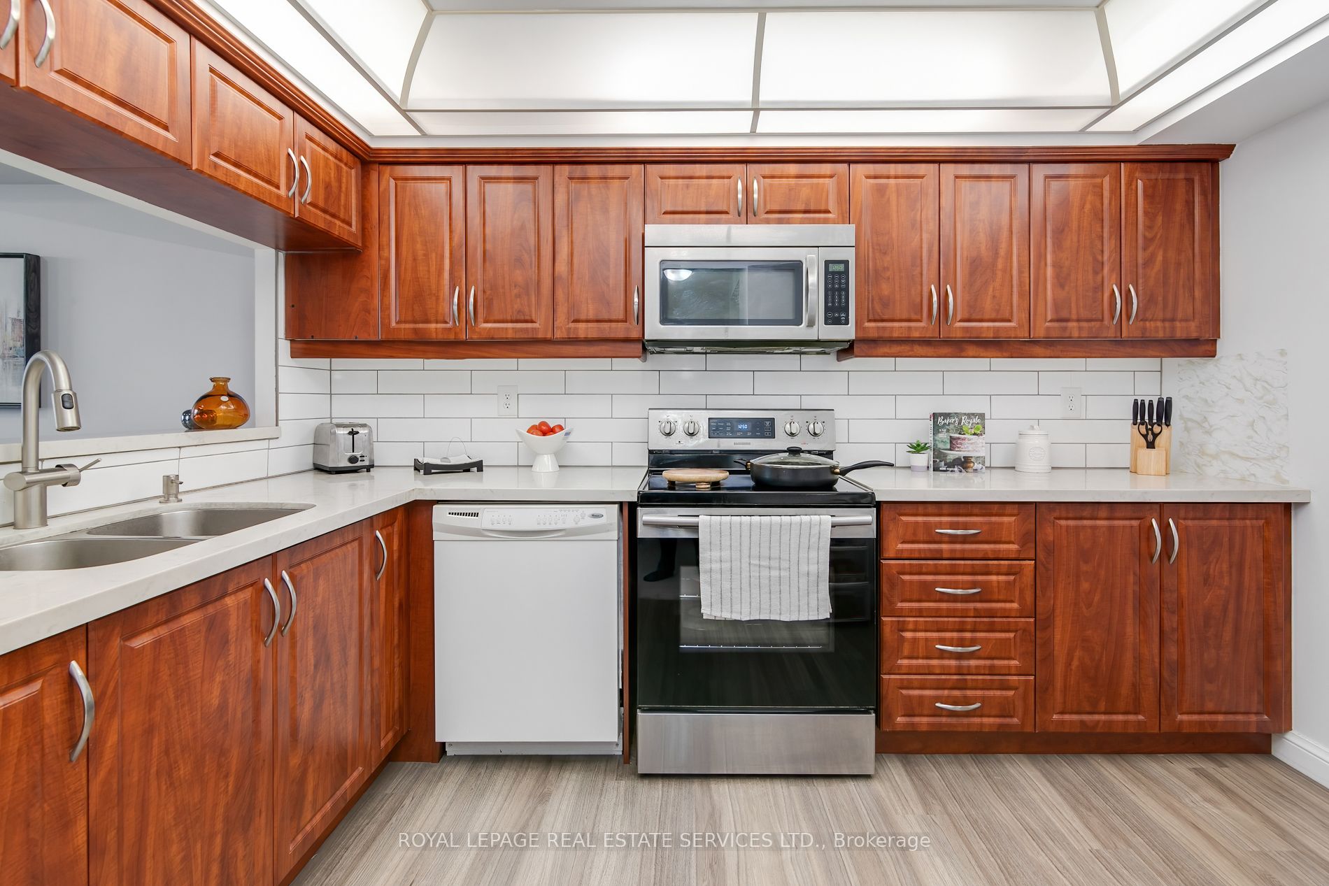 24 Hanover Road, #708