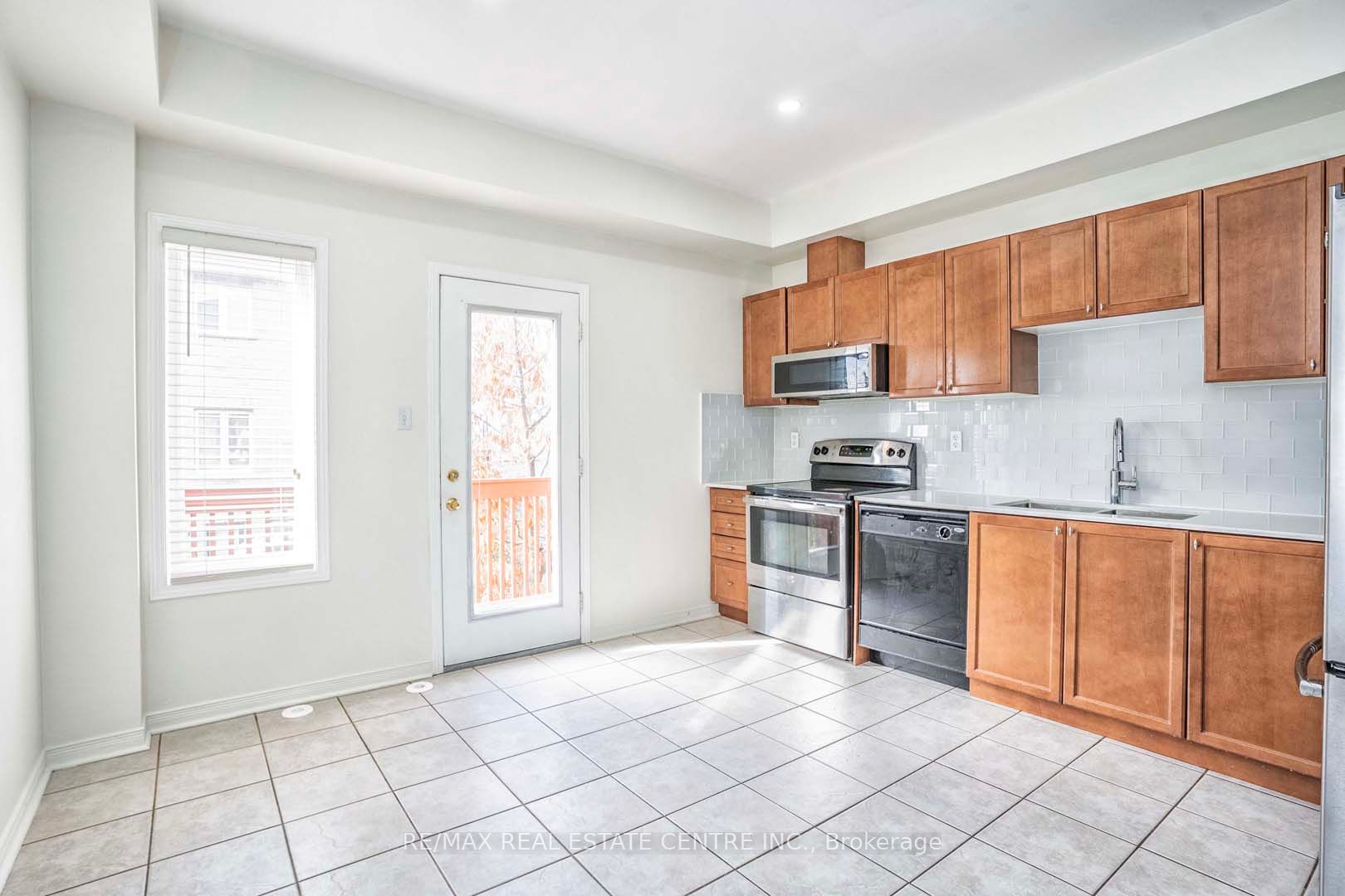 435 Hensall Circle, #176