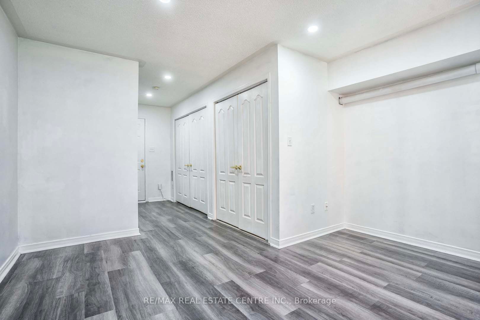 435 Hensall Circle, #176