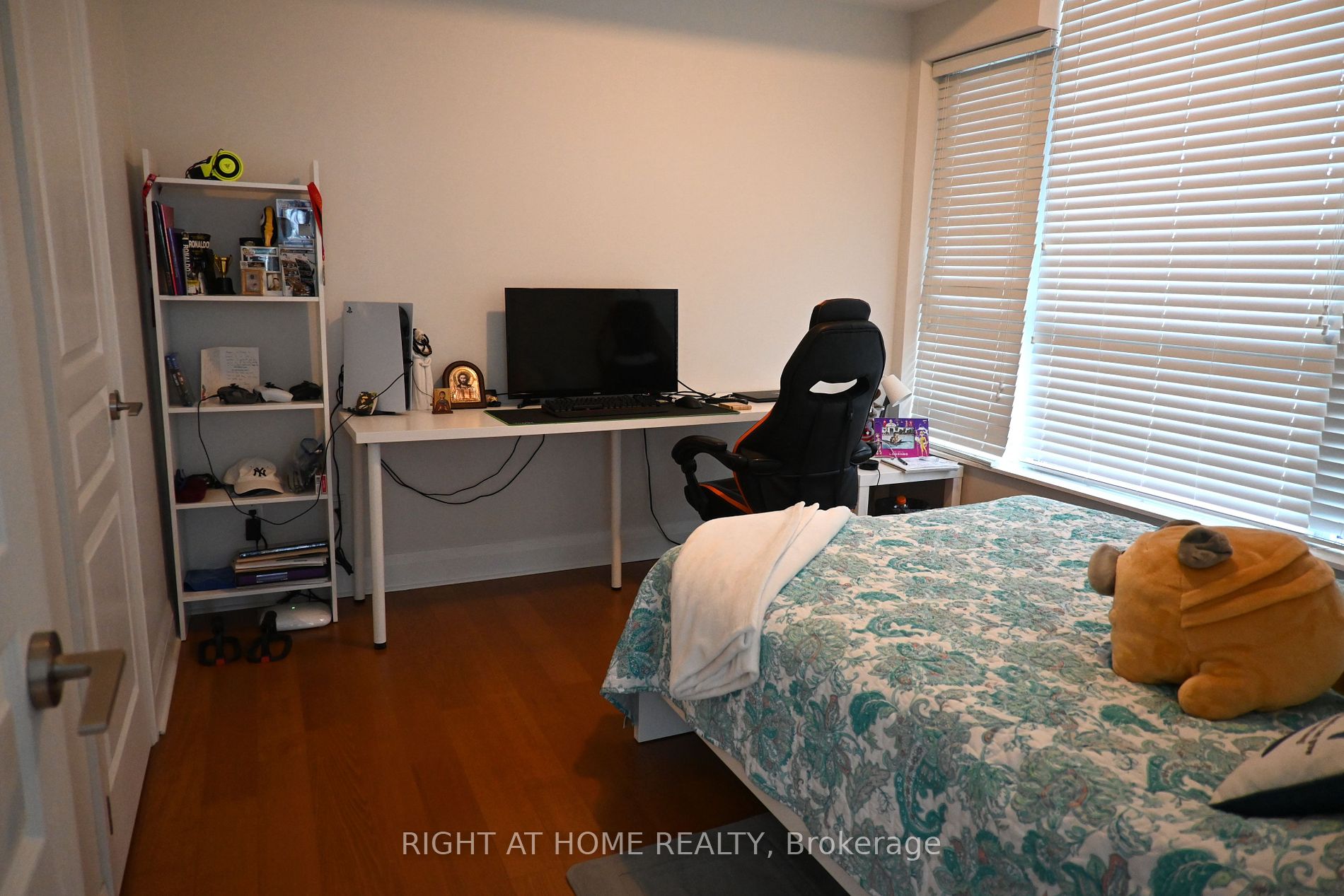 1 Hurontario Street #315