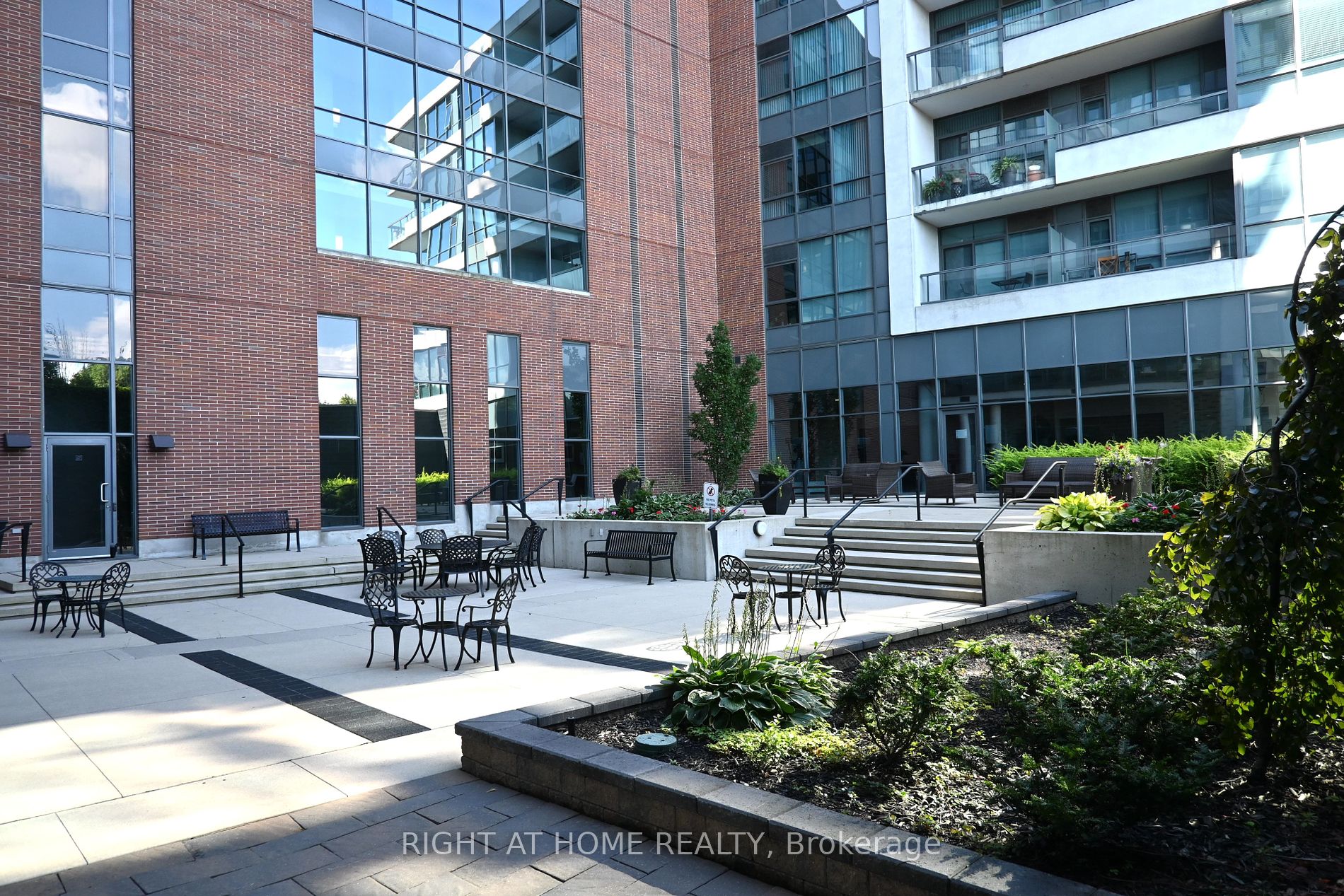 1 Hurontario Street #315