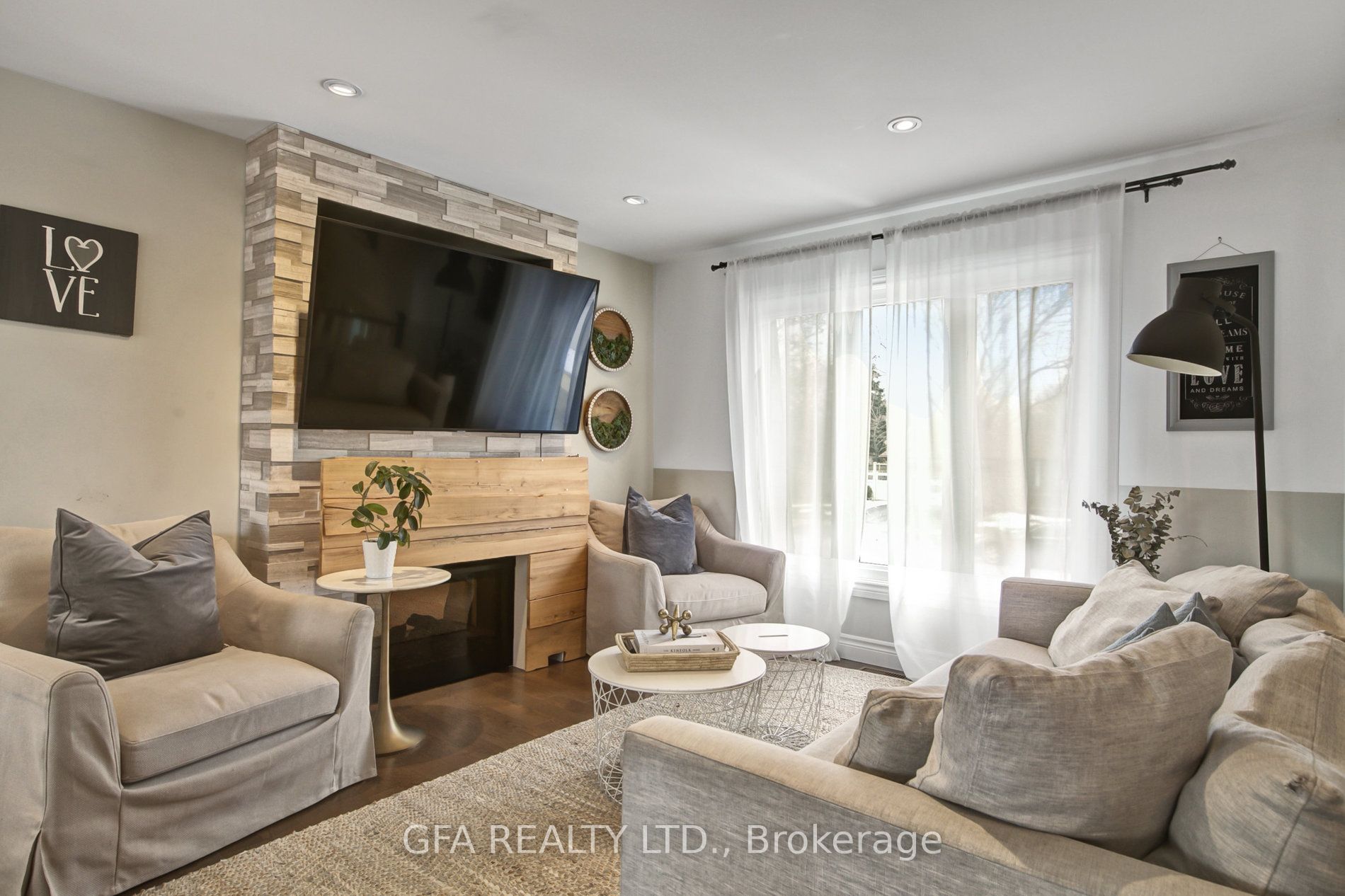 2424 Yolanda Drive