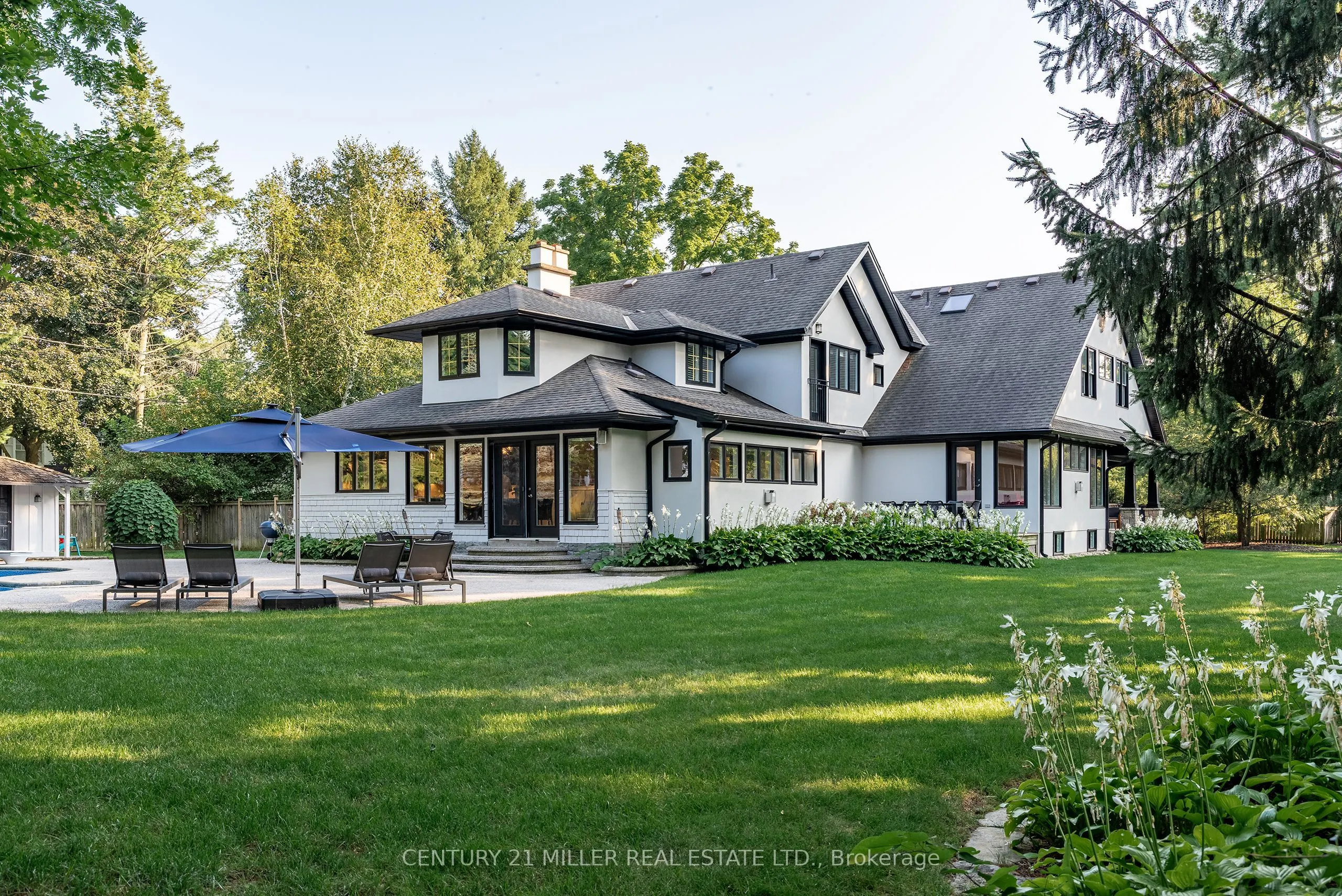 1247 Cumnock Crescent