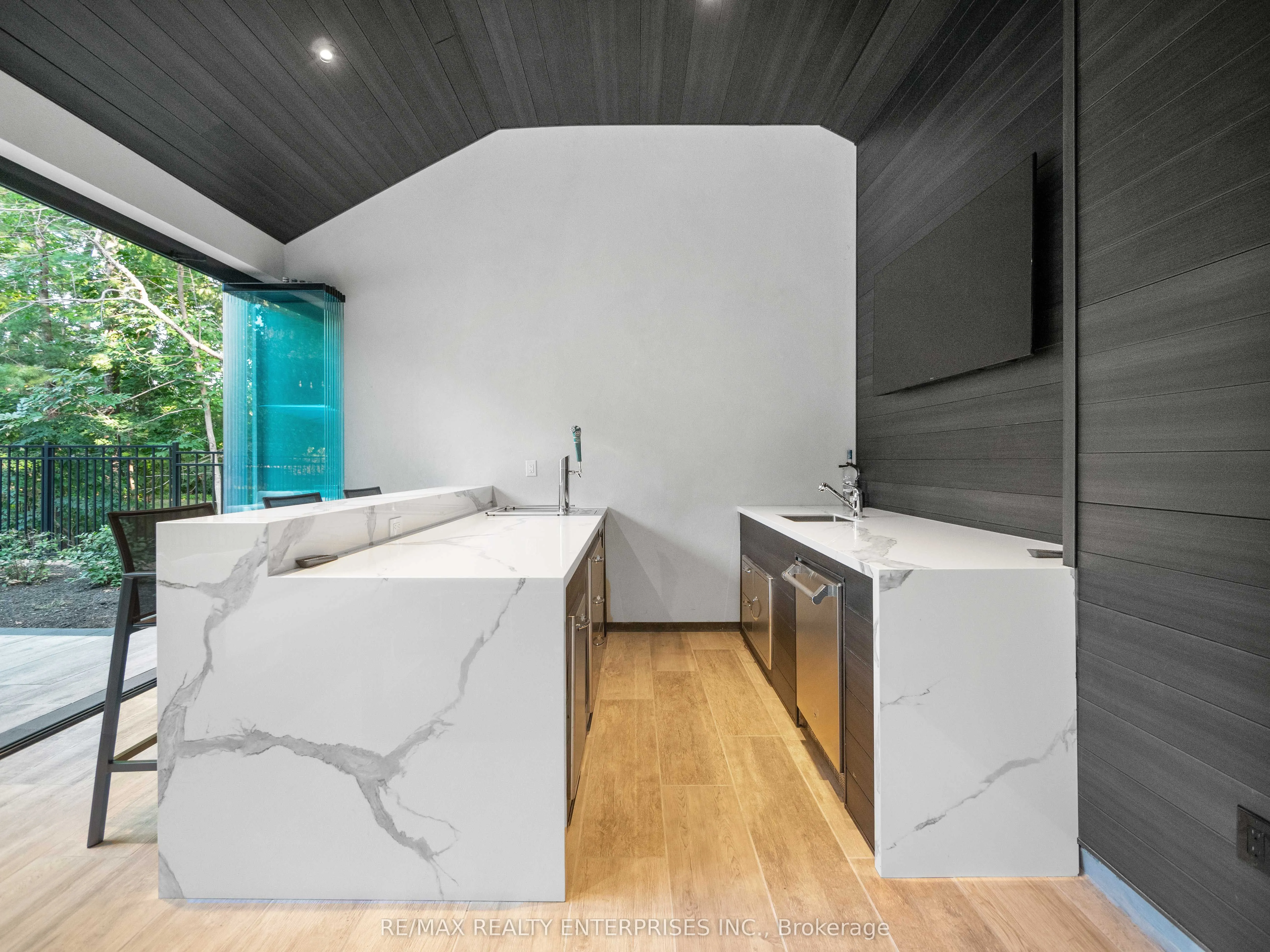 1266 Minaki Road